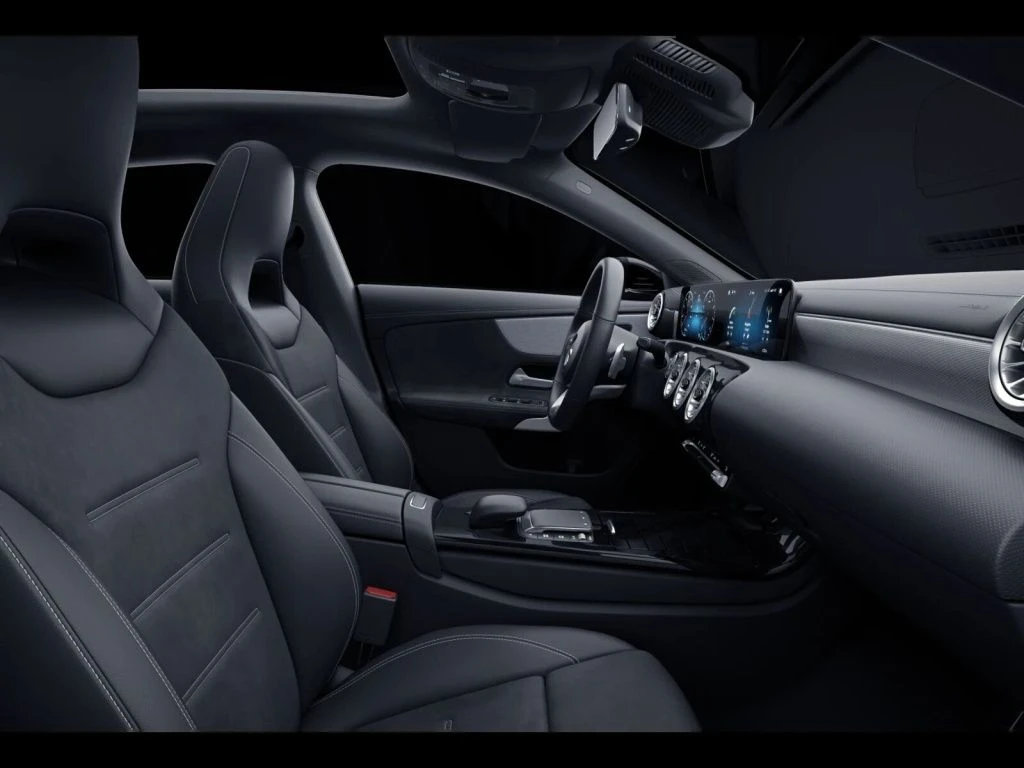 Mercedes-Benz-CLA 180-image-10