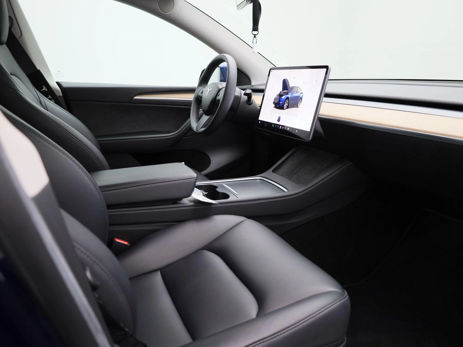 Tesla-Model Y-image-25