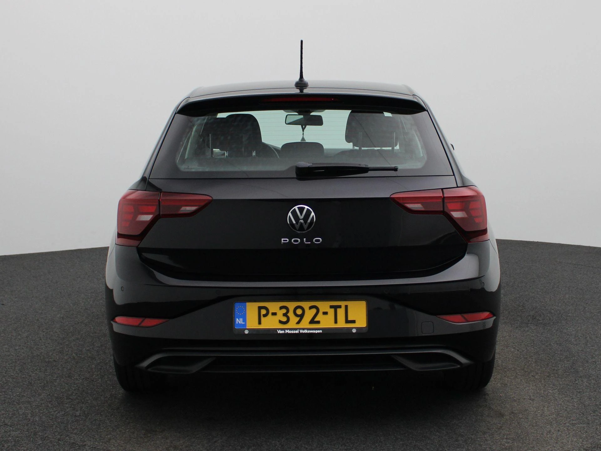 Volkswagen-Polo-image-4