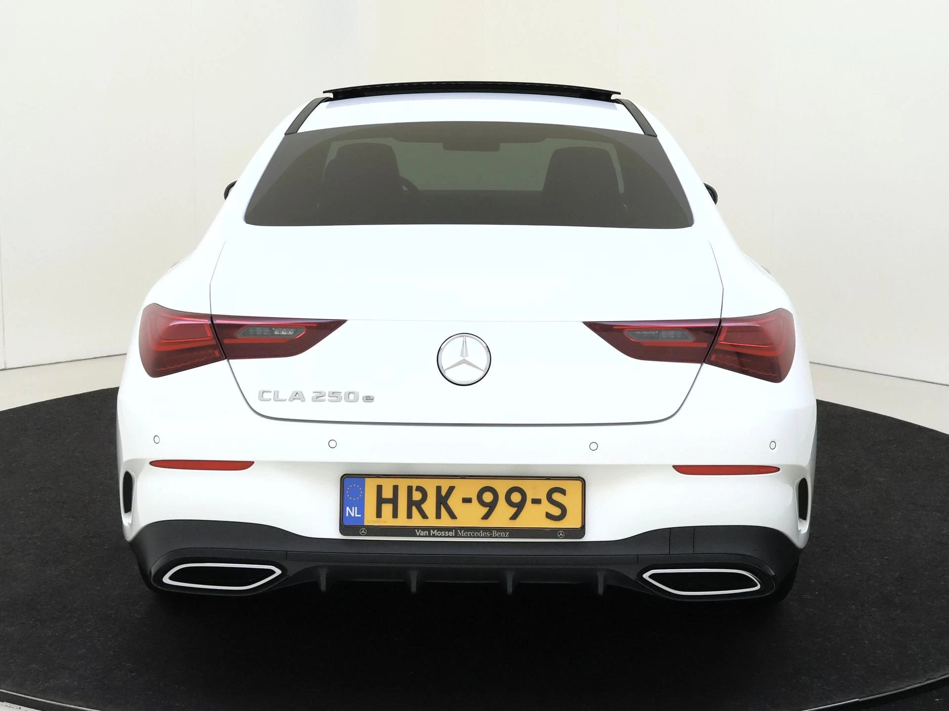 Mercedes-Benz-CLA-image-6