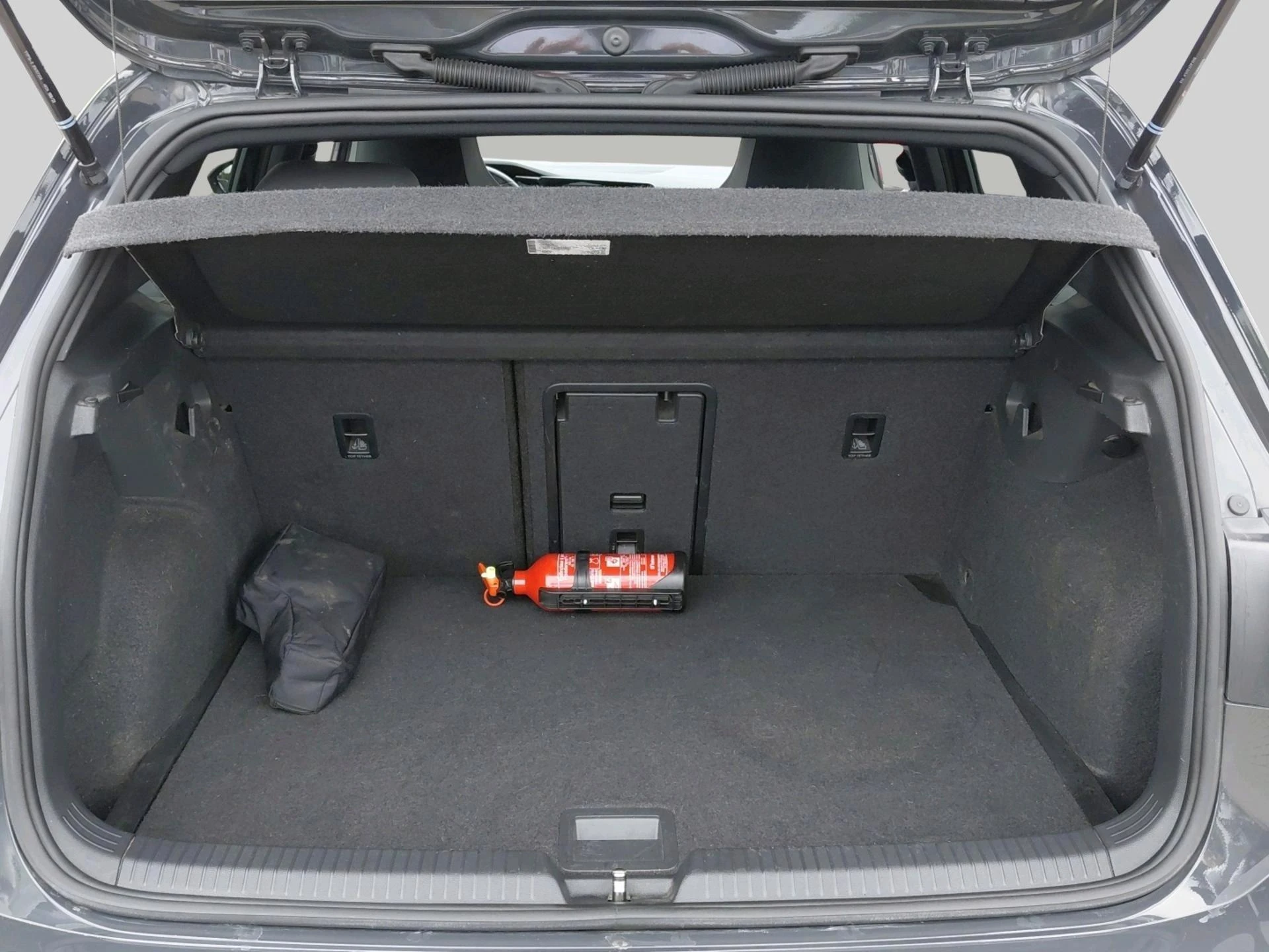 Volkswagen-Golf-image-6