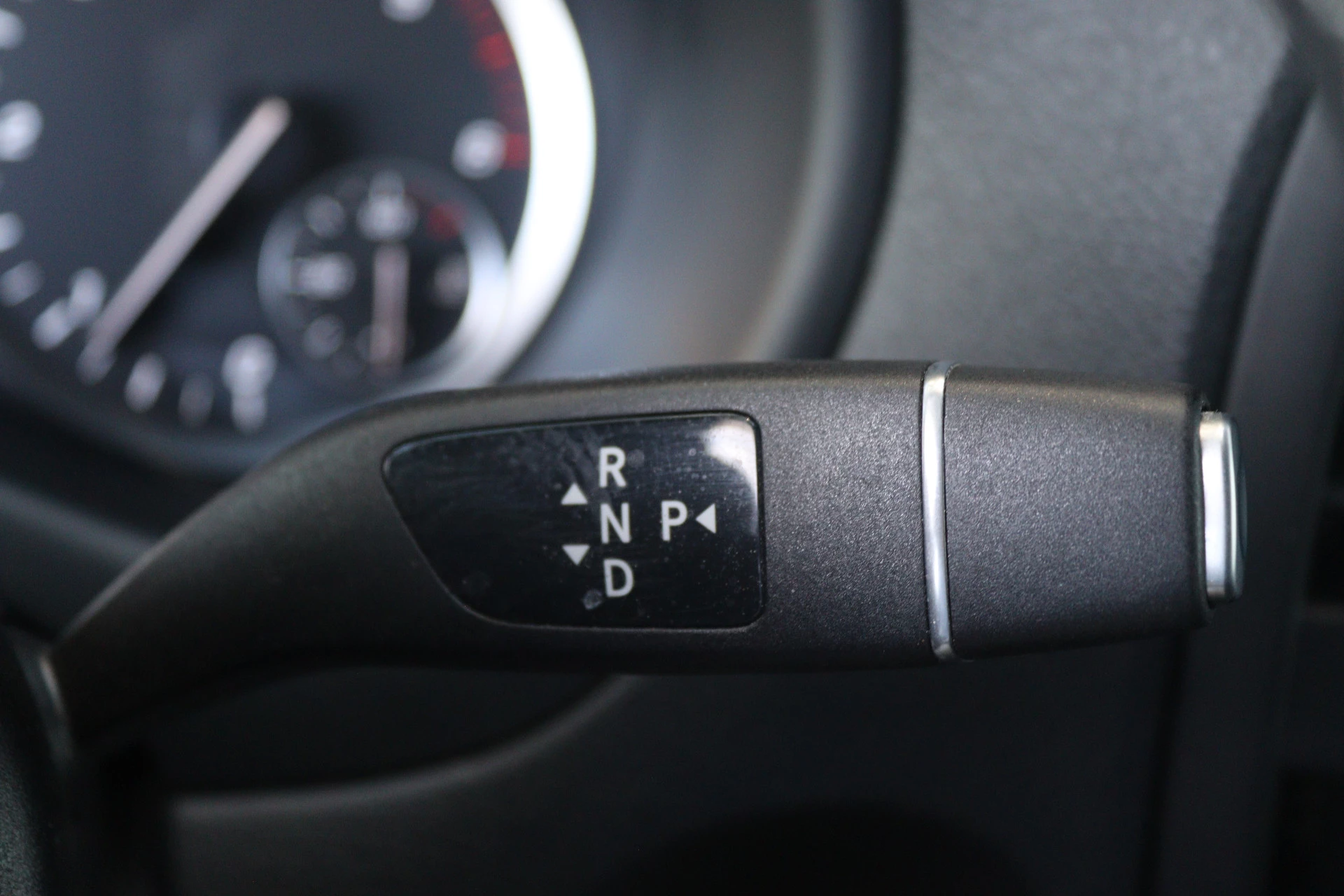 Mercedes-Benz-Vito-image-9