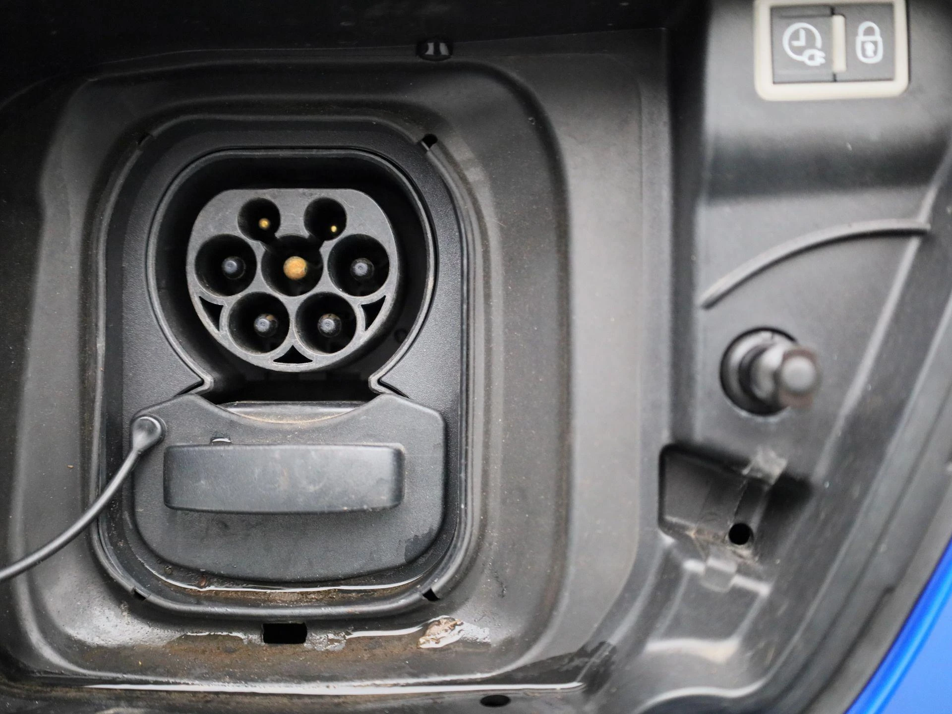 Peugeot-e-2008-image-12