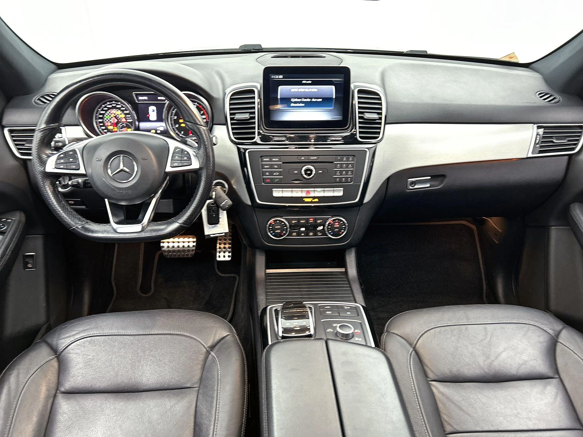 Mercedes-Benz-GLE-image-19