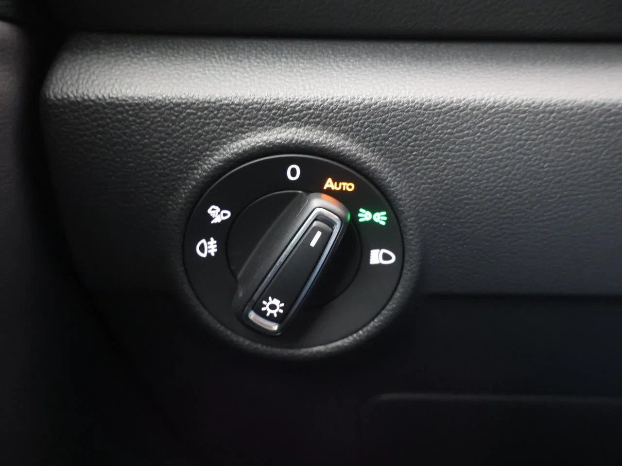 Volkswagen-T-Roc-image-22
