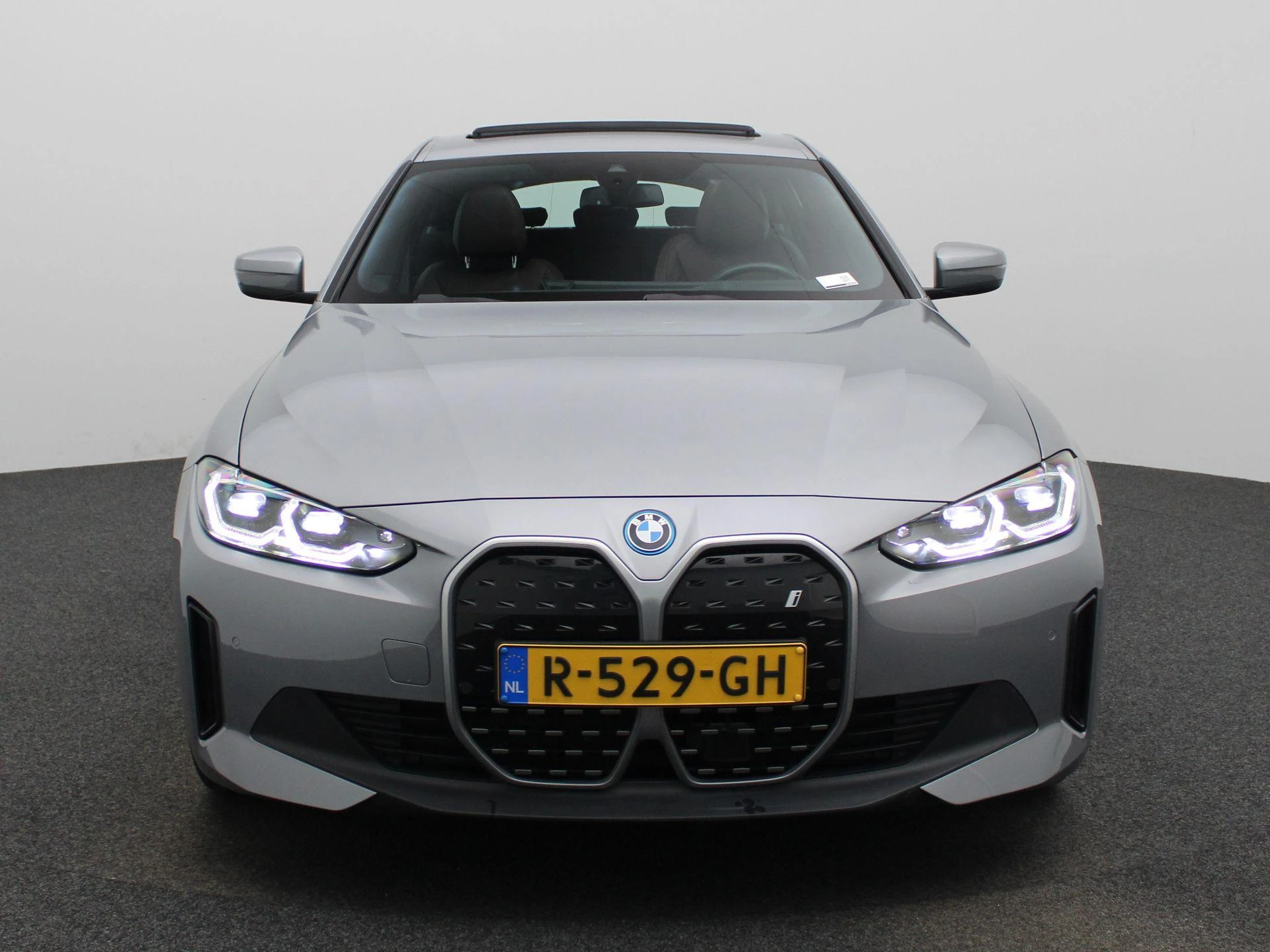 BMW-i4-image-2