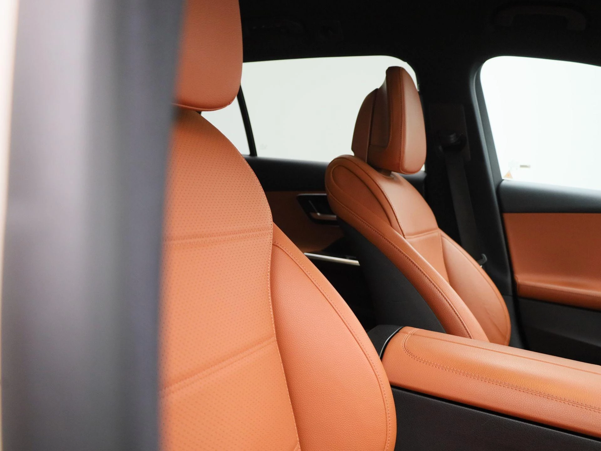 Mercedes-Benz-C-Klasse-image-33