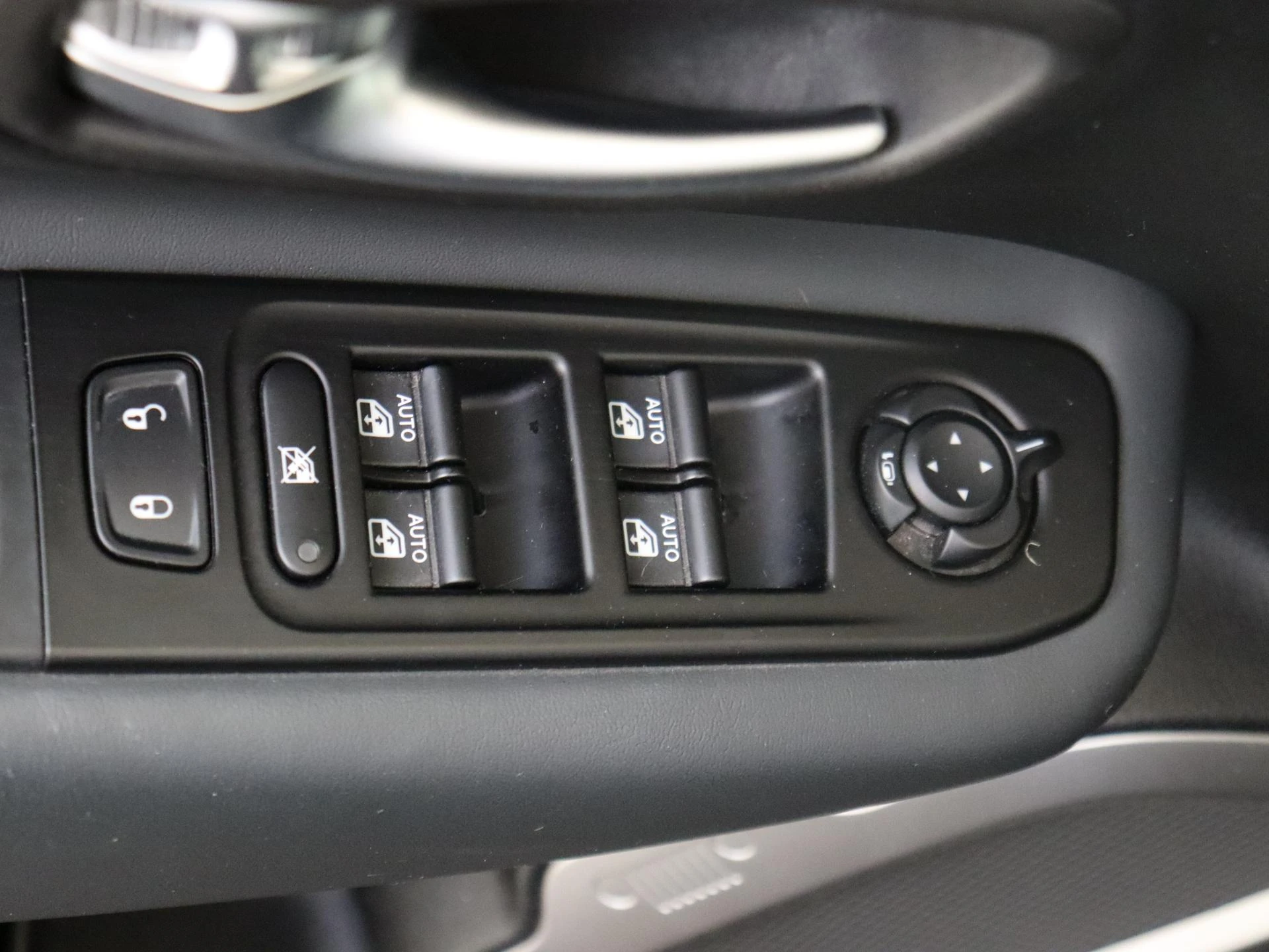 Jeep-Renegade-image-23