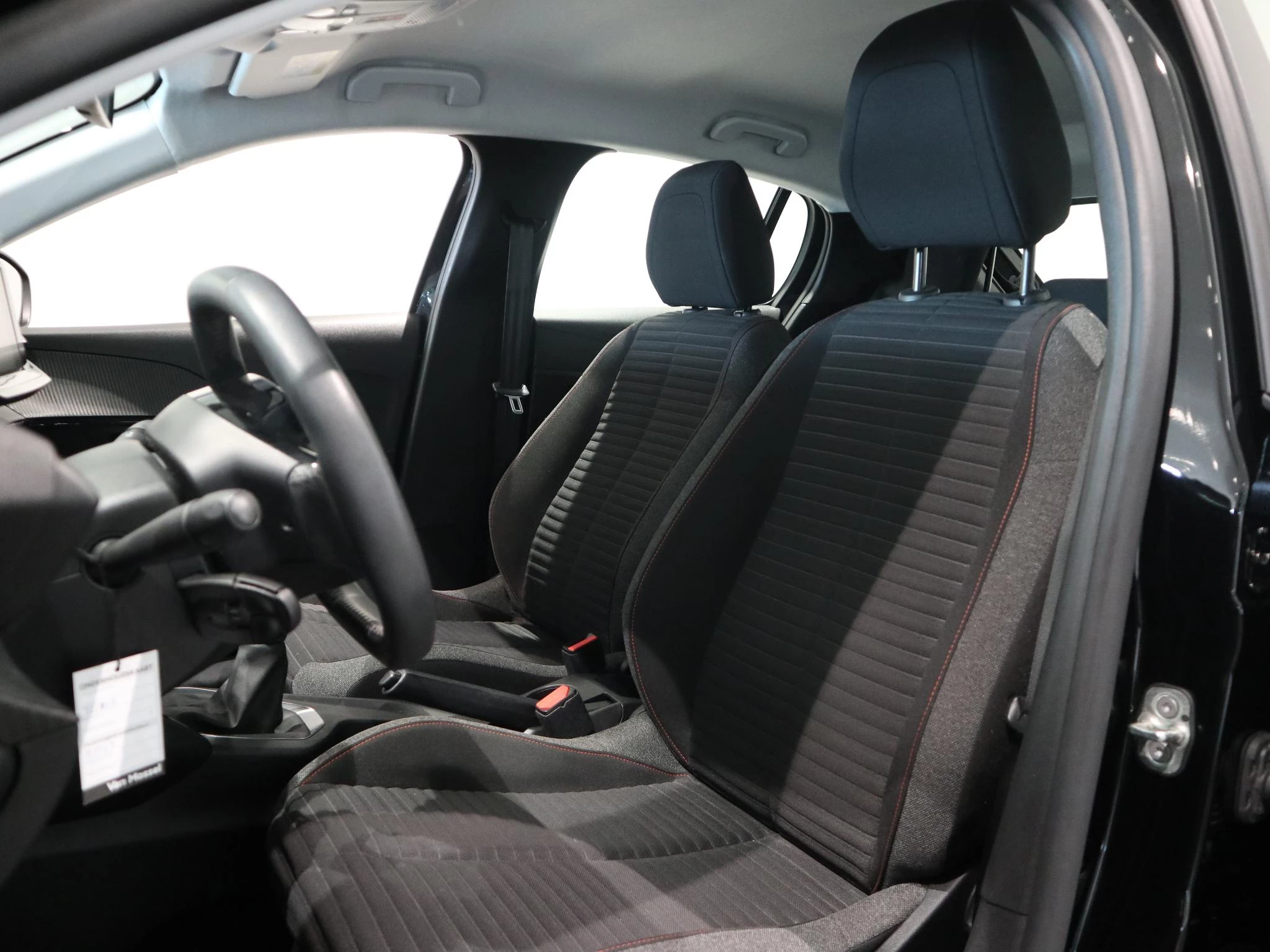 Peugeot-208-image-7