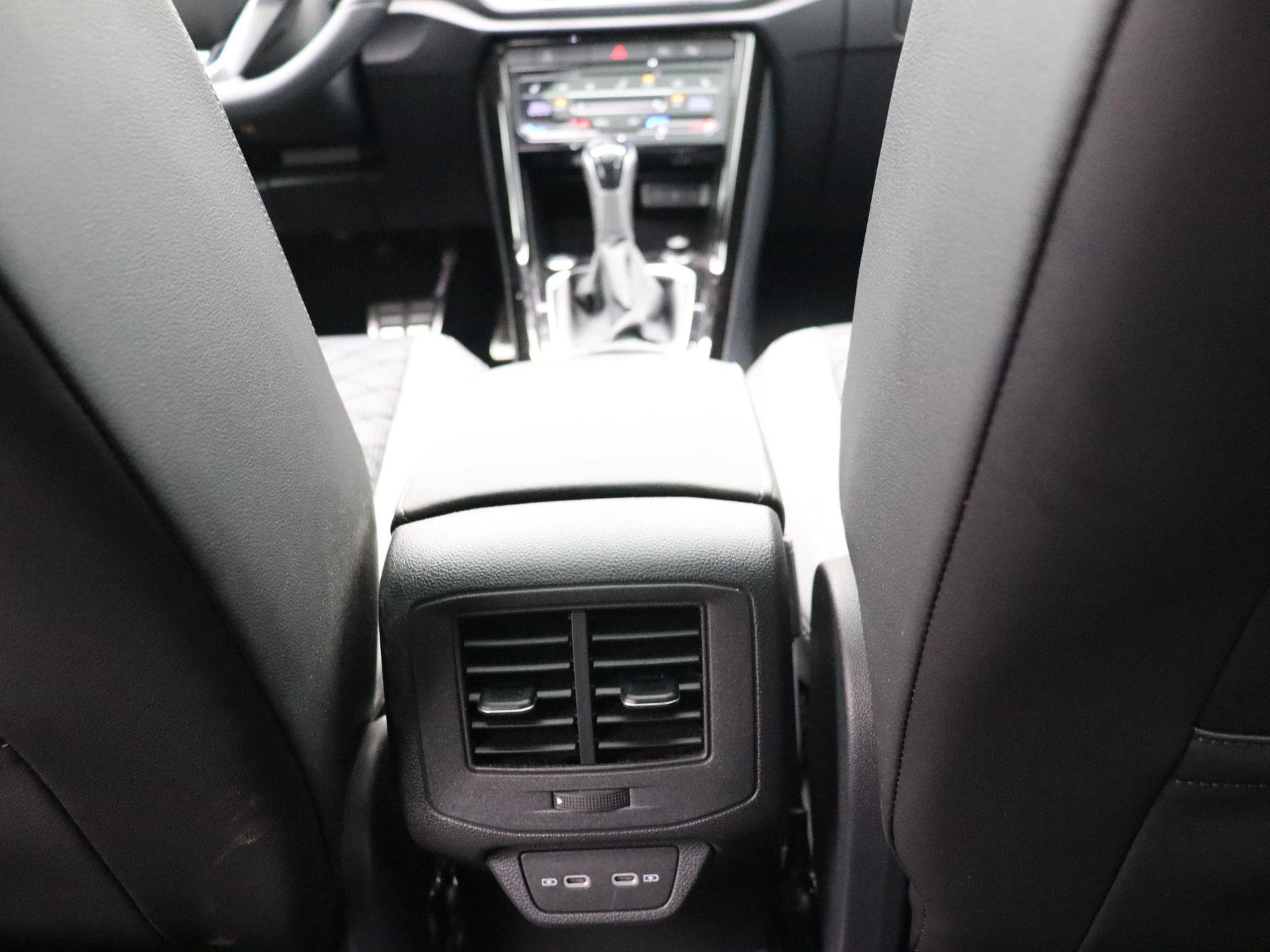 Volkswagen-T-Roc-image-22