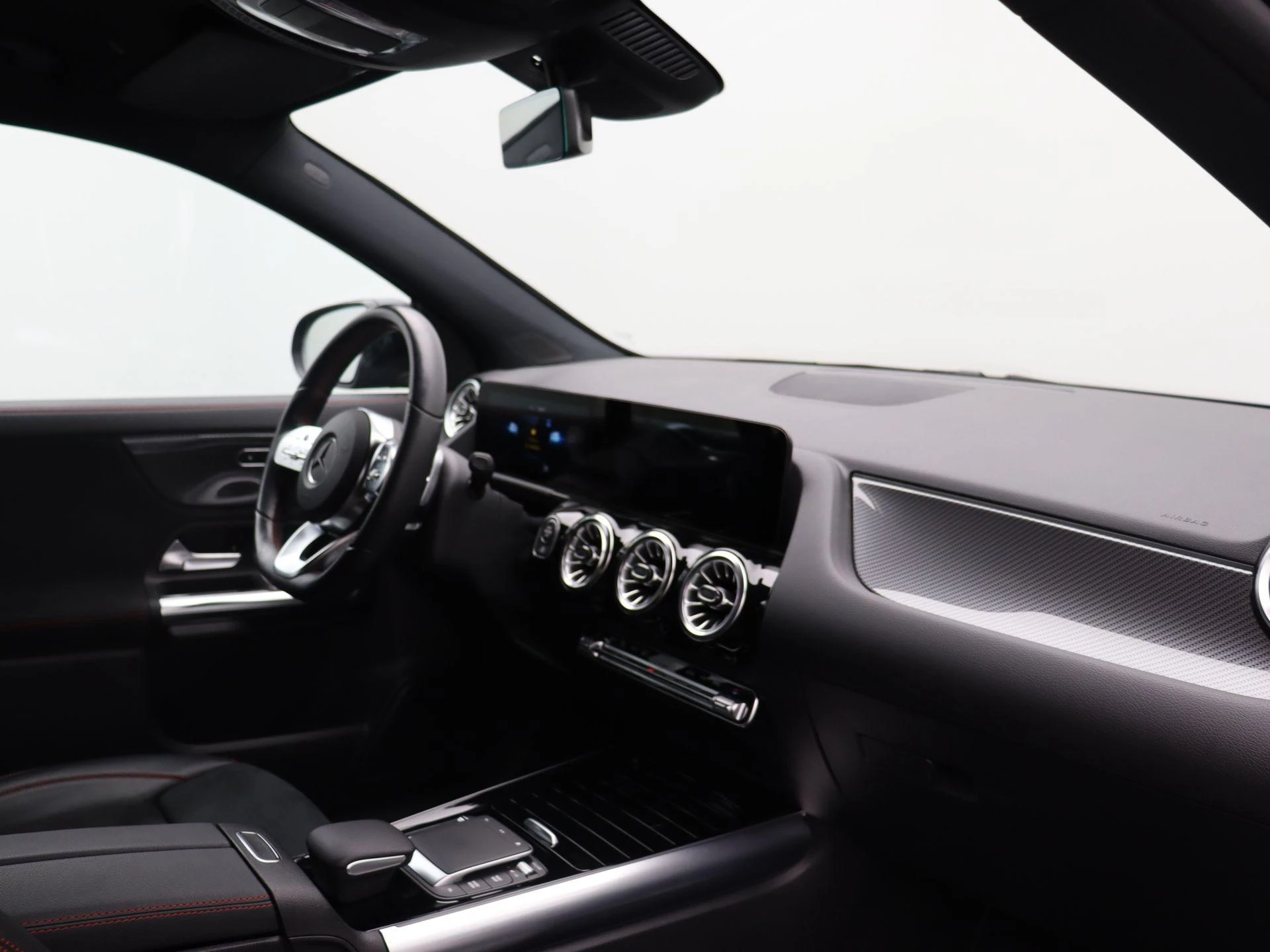 Mercedes-Benz GLA 180 AMG Line + NIGHTPAKKET + SENSOREN + CAMERA +