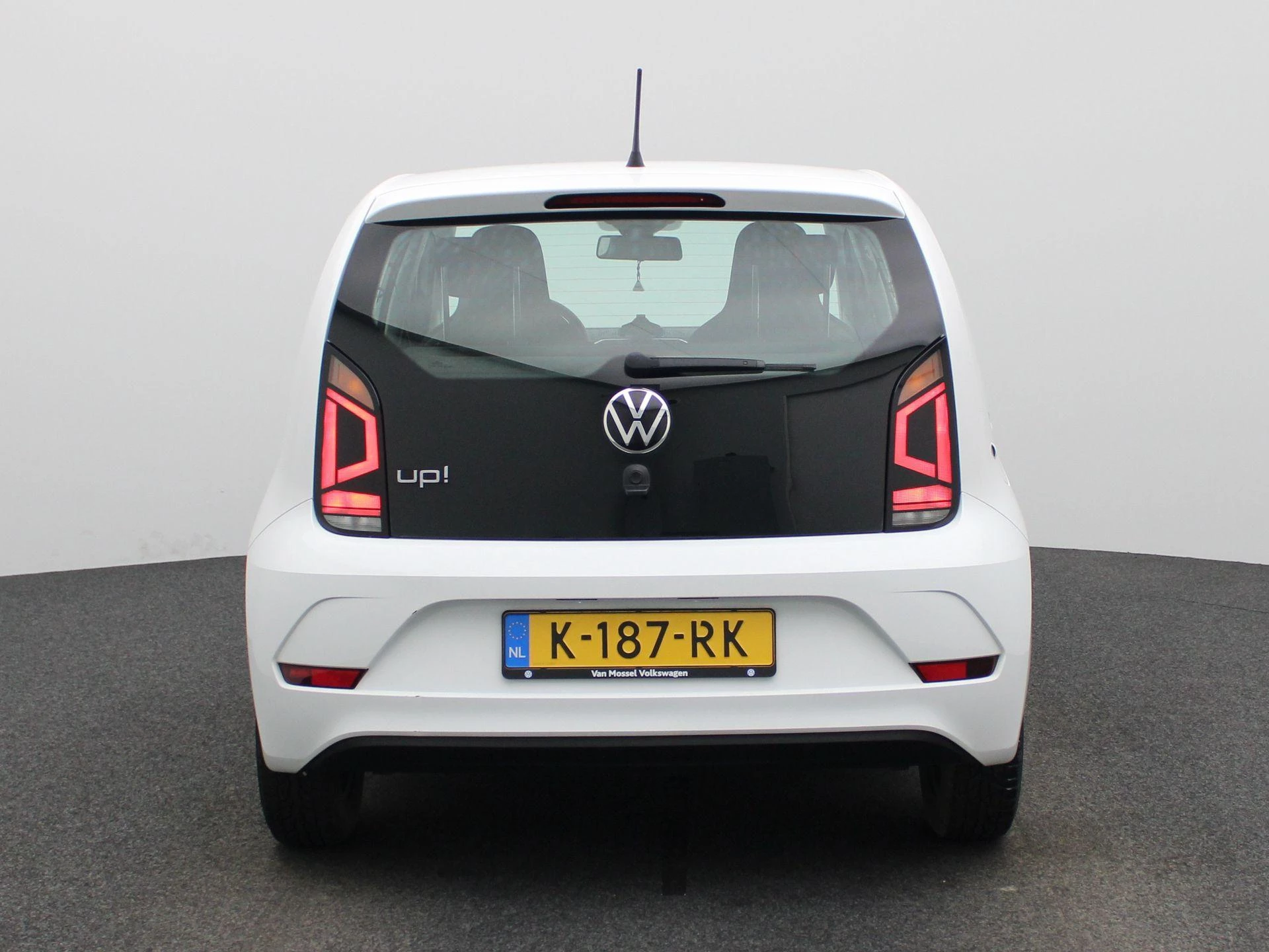 Volkswagen-up!-image-4
