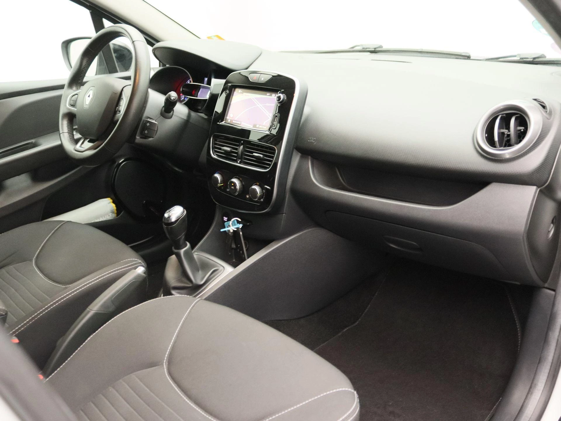 Renault-Clio-image-22
