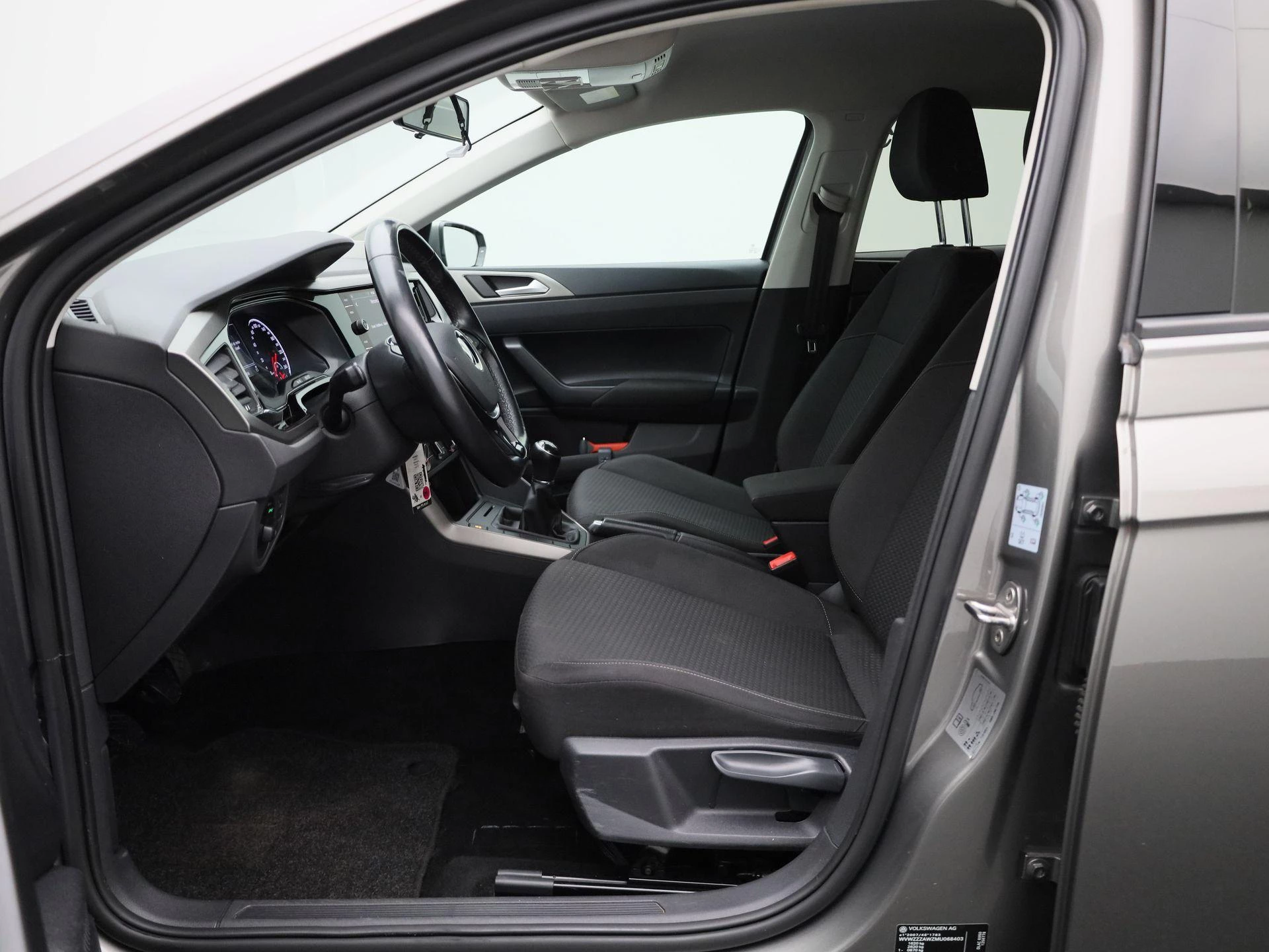 Volkswagen-Polo-image-8