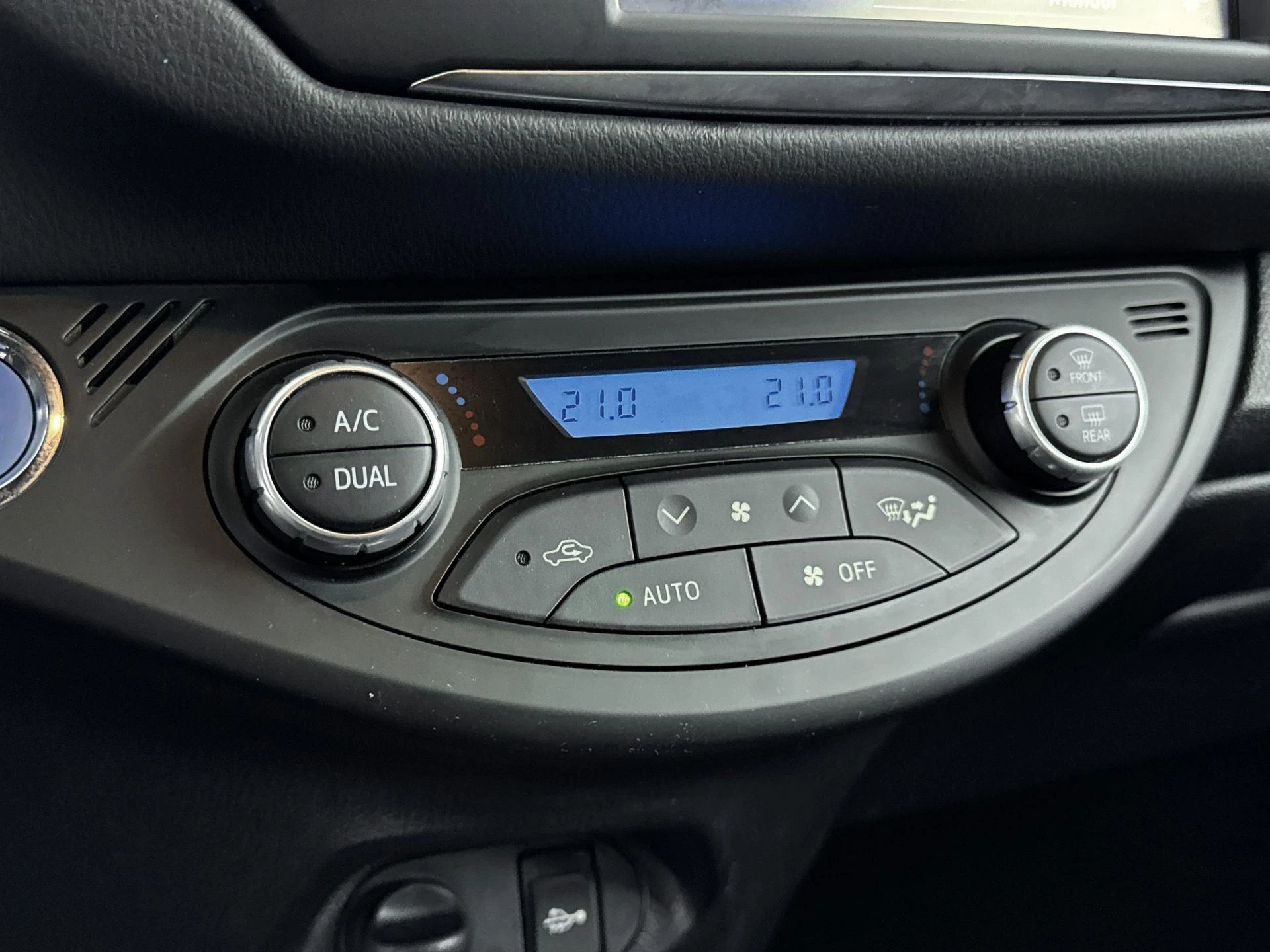 Toyota-Yaris-image-15