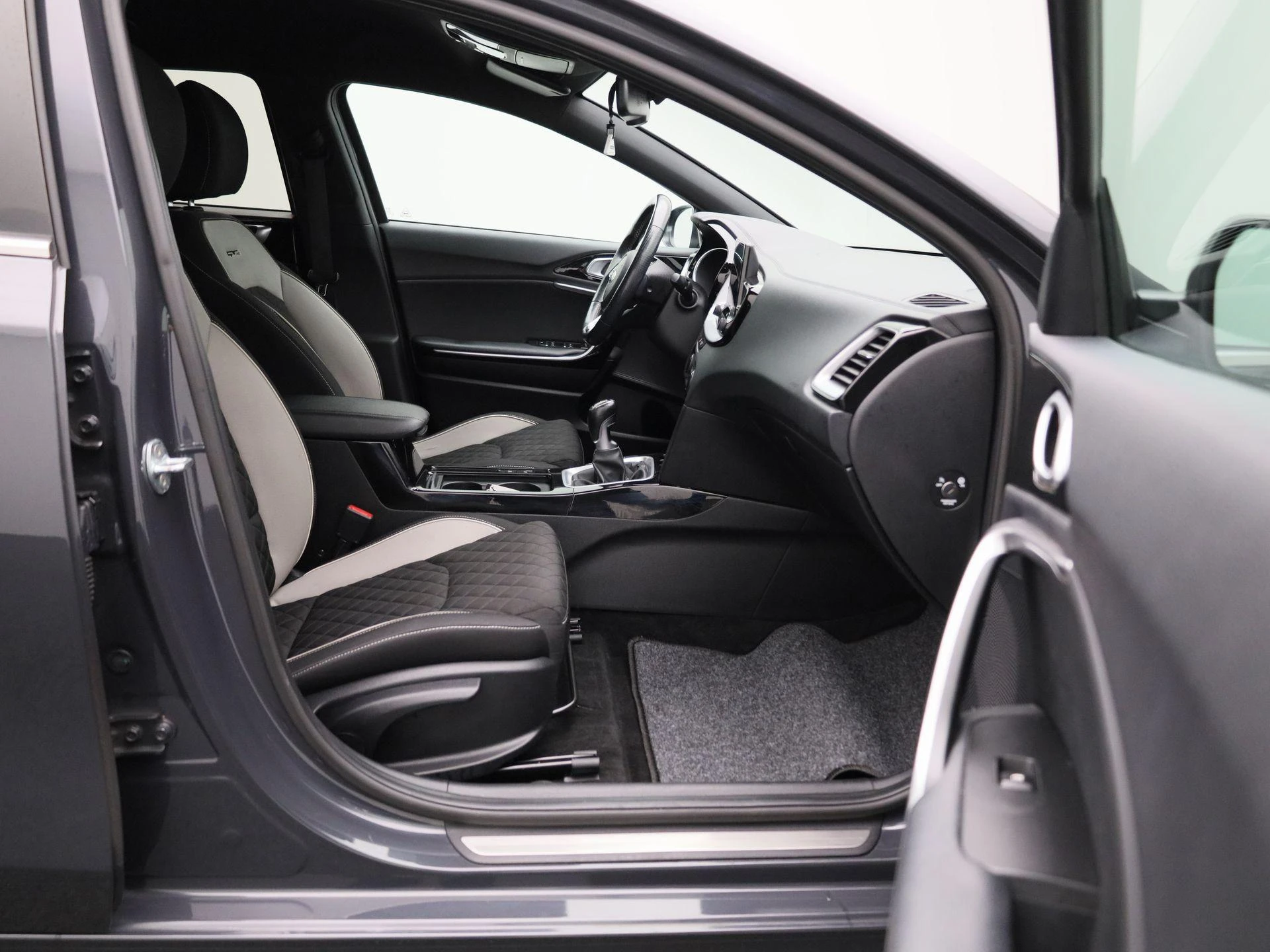 Kia-Ceed Sportswagon-image-32