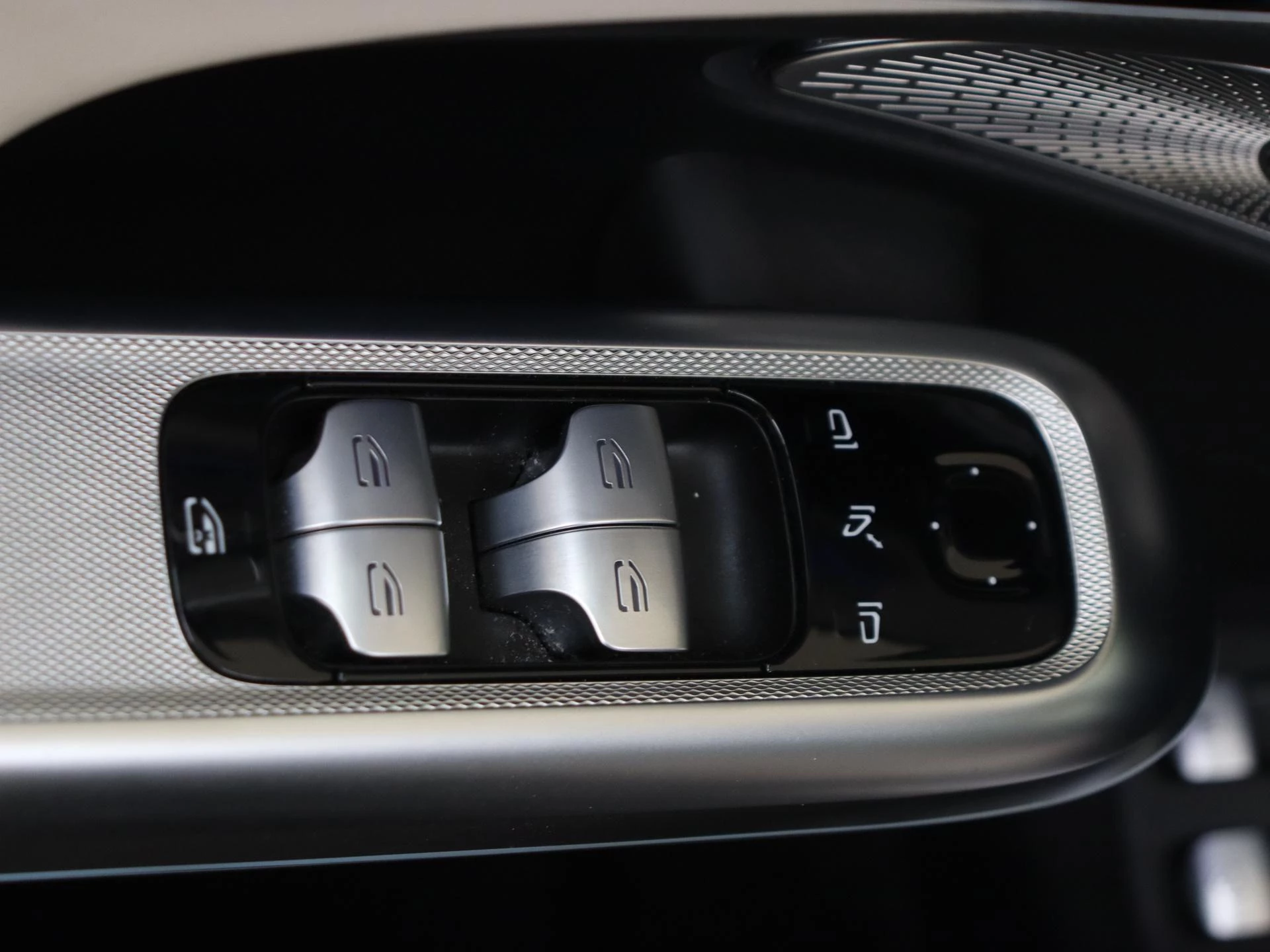 Mercedes-Benz-E-Klasse-image-24
