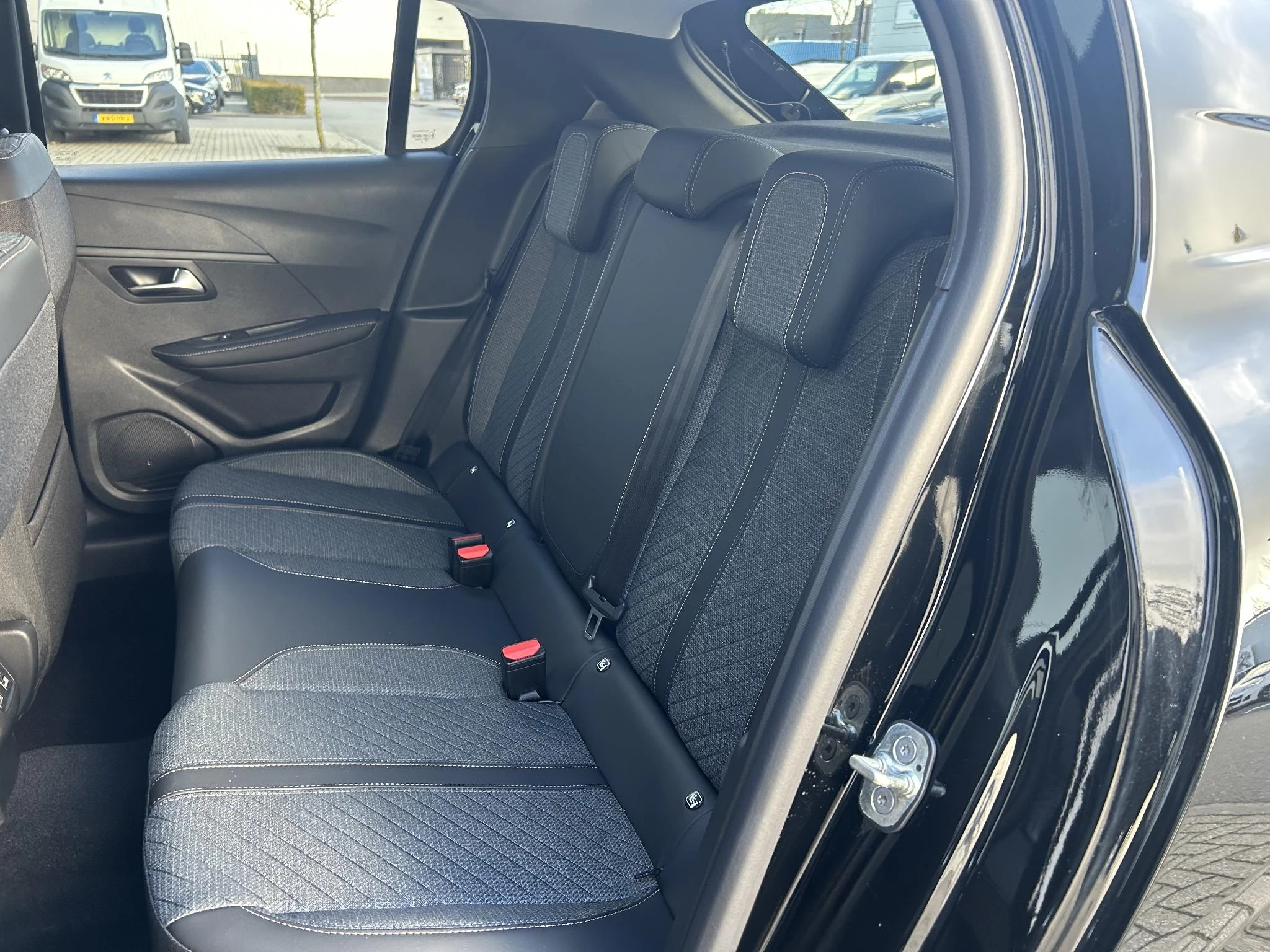 Peugeot-208-image-19