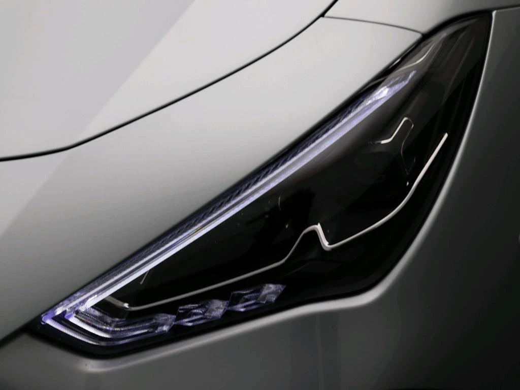 Mercedes-Benz-CLA-image-15