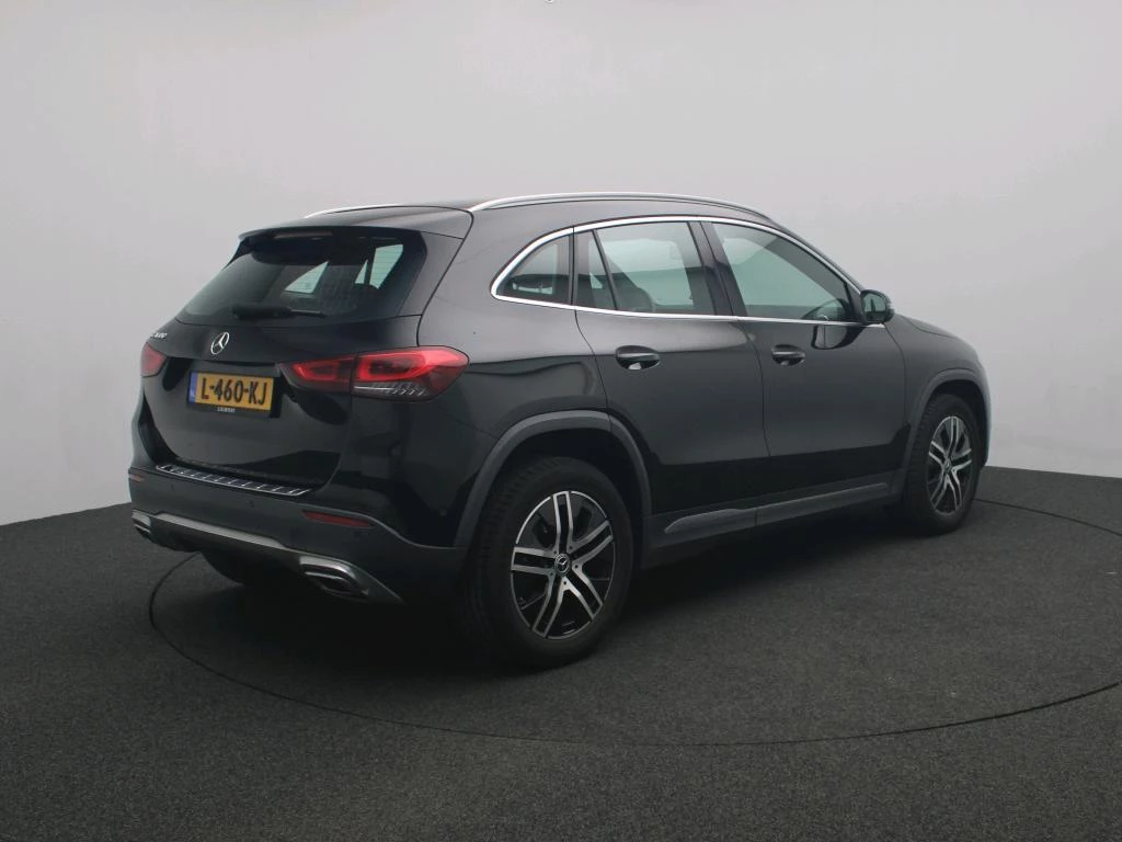 Mercedes-Benz-GLA-image-2