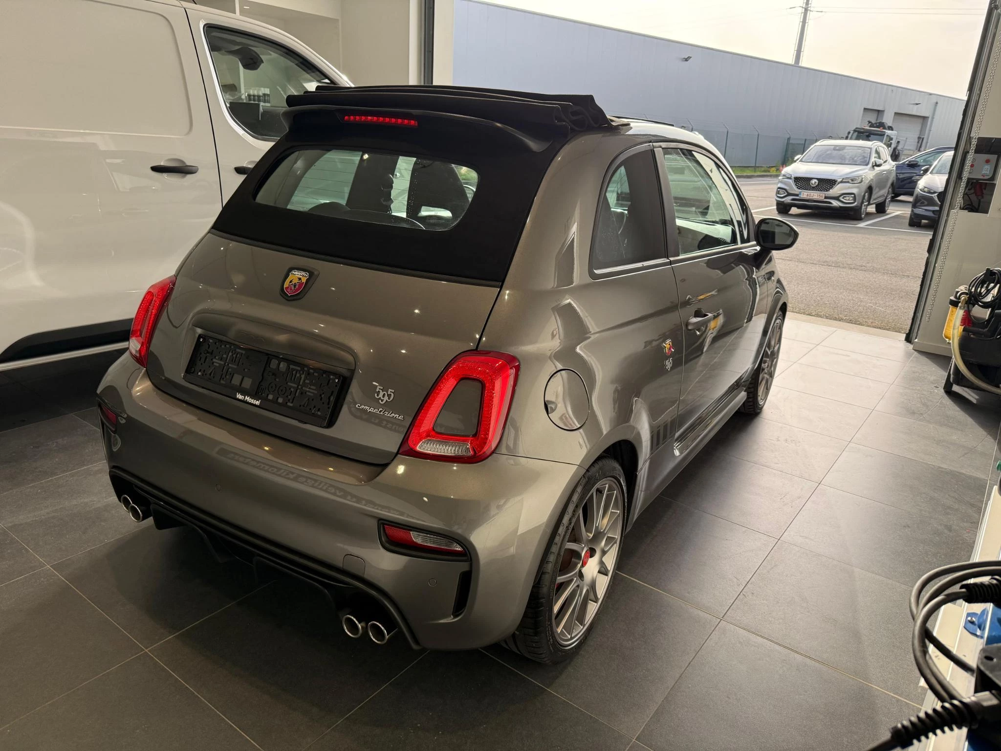 Abarth-500C-image-5