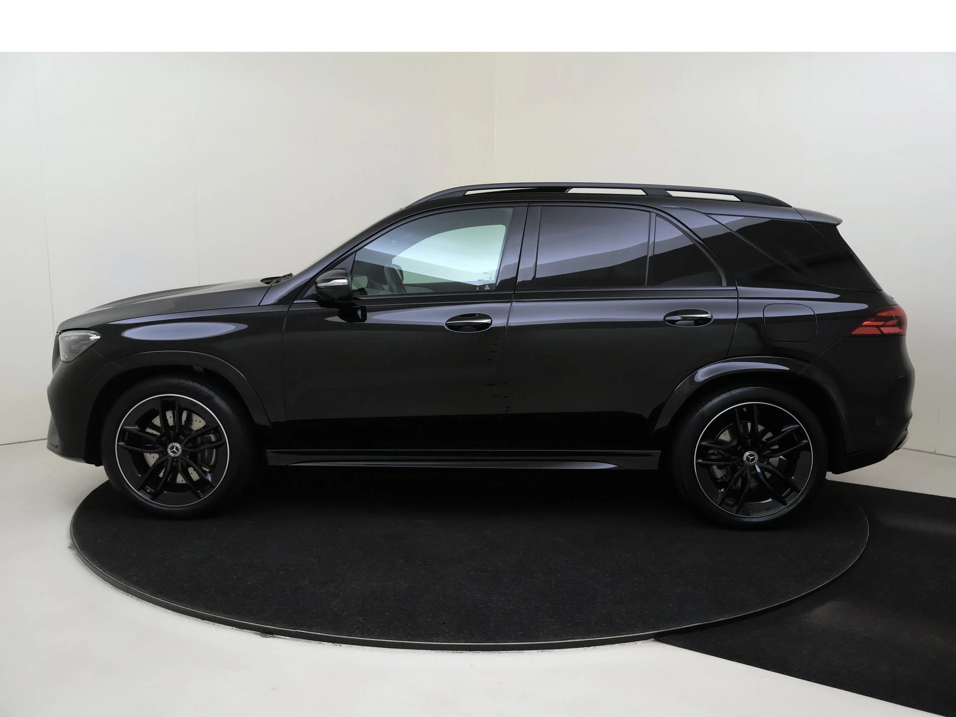 Mercedes-Benz-GLE-image-8
