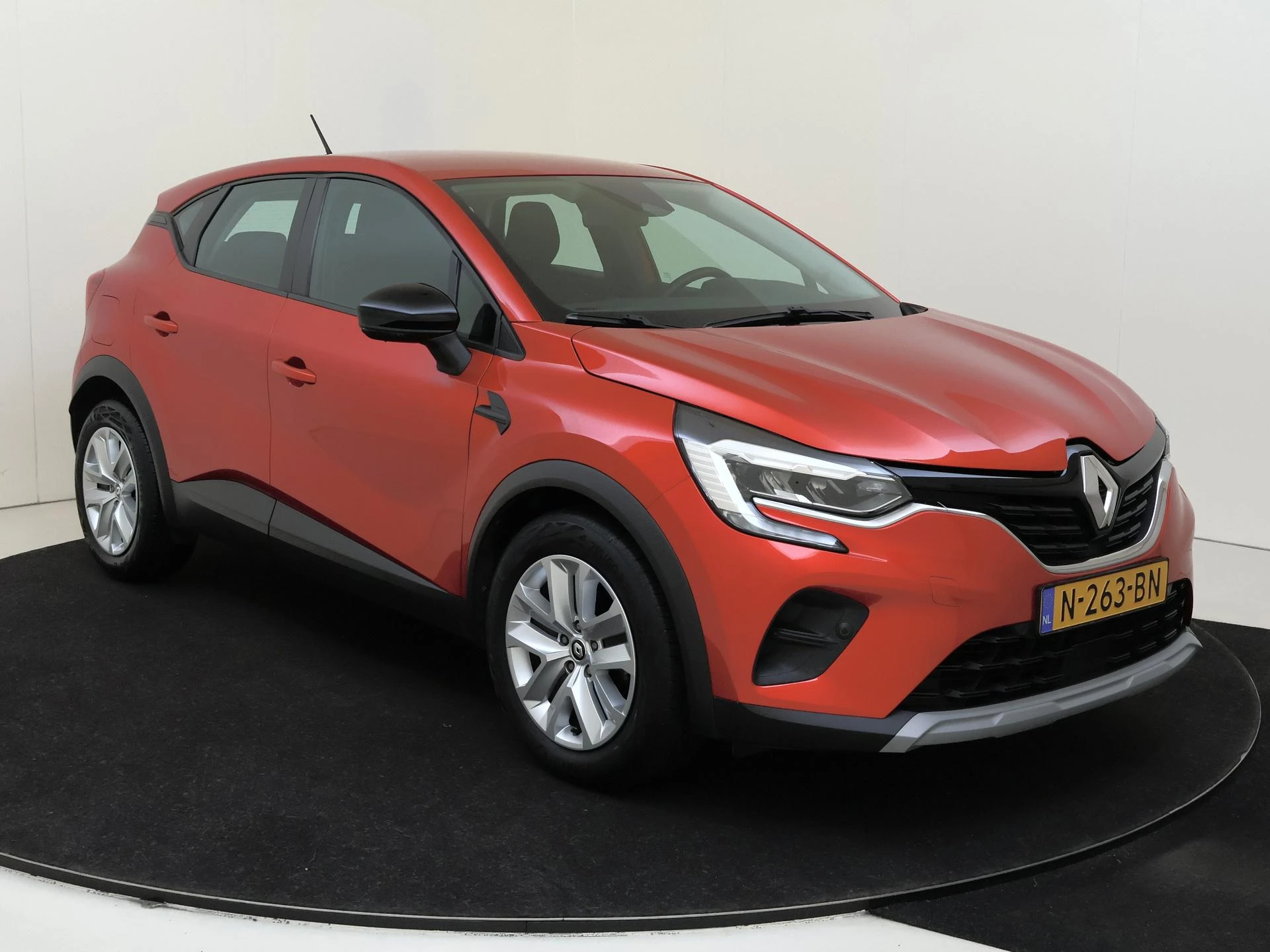 Renault-Captur-image-1