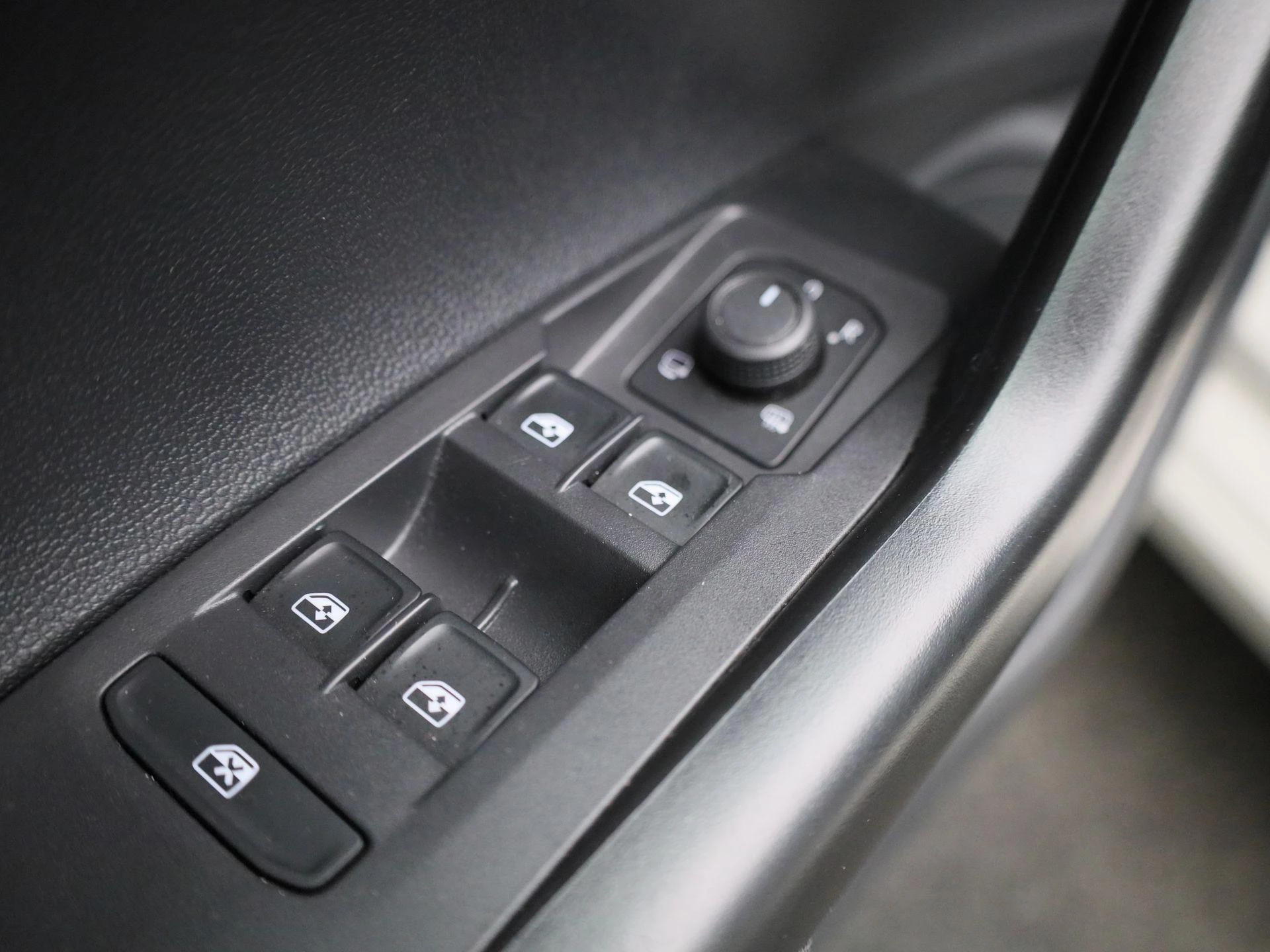 Volkswagen-Polo-image-26