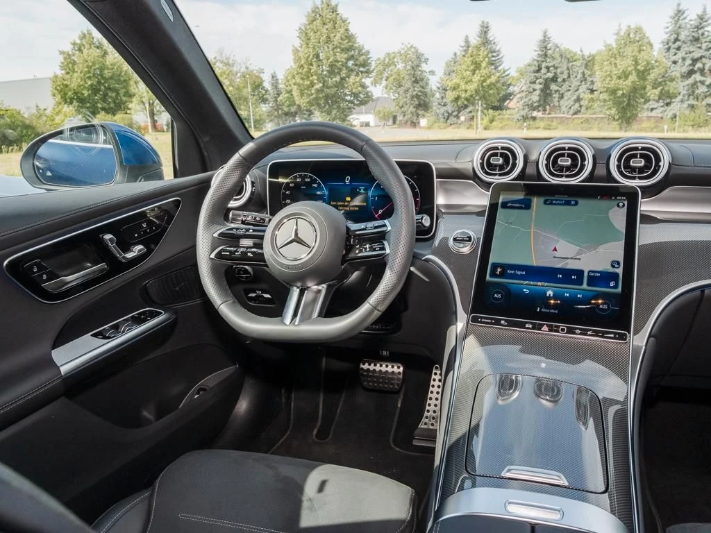 Mercedes-Benz-GLC 300 d-image-9