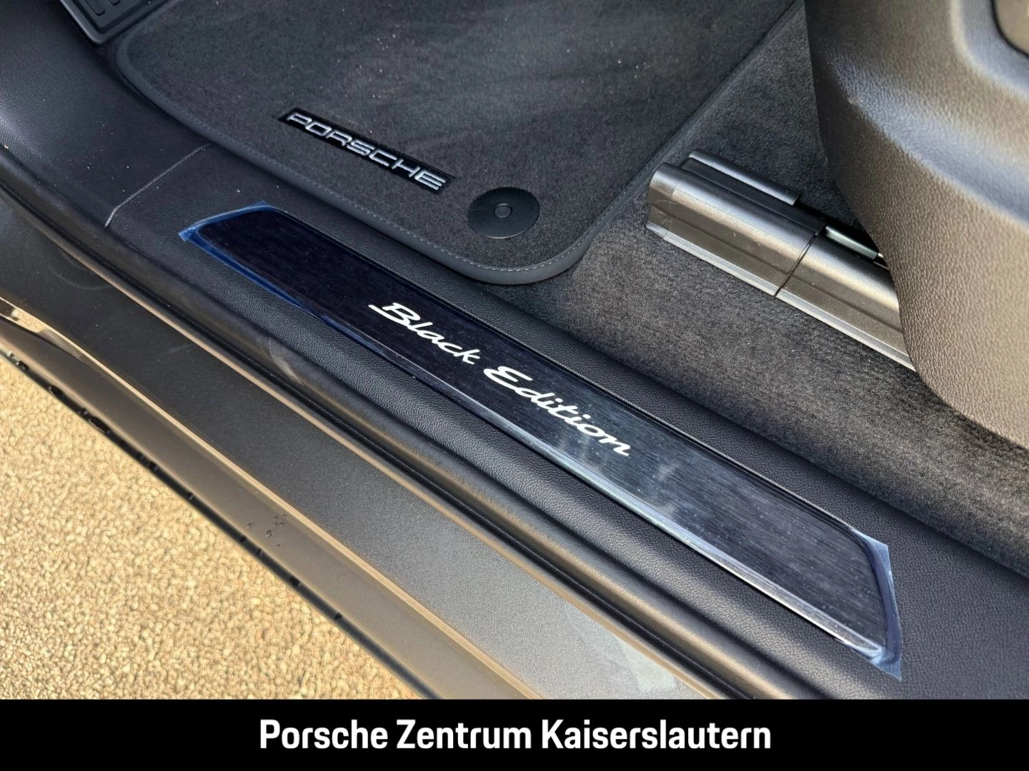 Porsche Cayenne E-Hybrid Black Edition HA-Lenkung 21-Zol black edition
