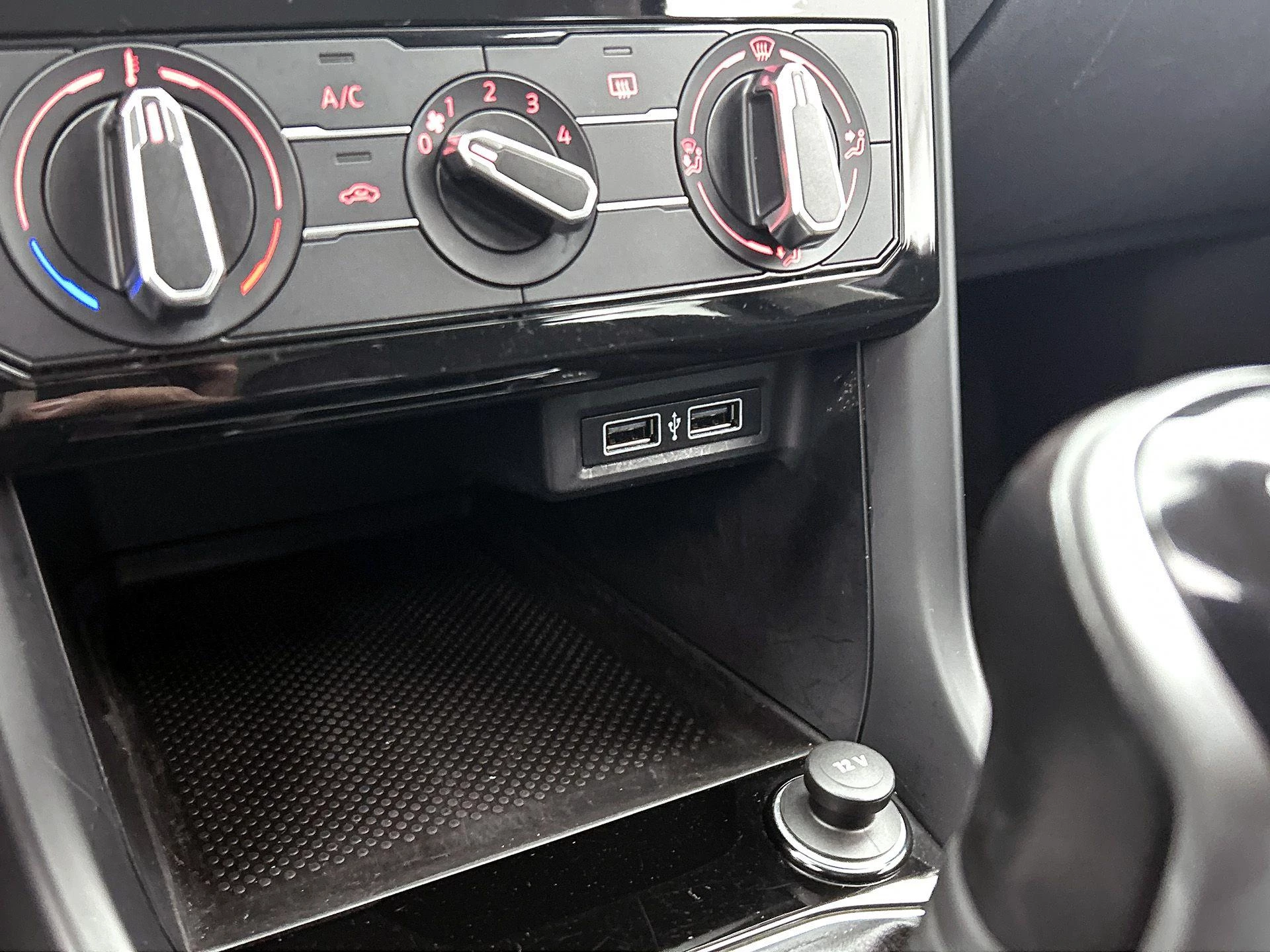 Volkswagen-T-Cross-image-29