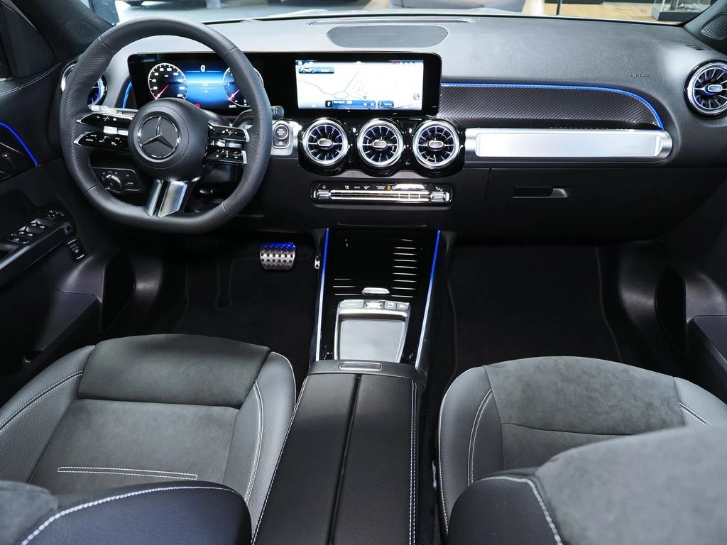 Mercedes-Benz-GLB 180 d-image-12