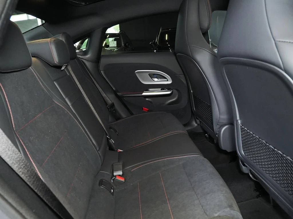 Mercedes-Benz-CLA 200-image-14