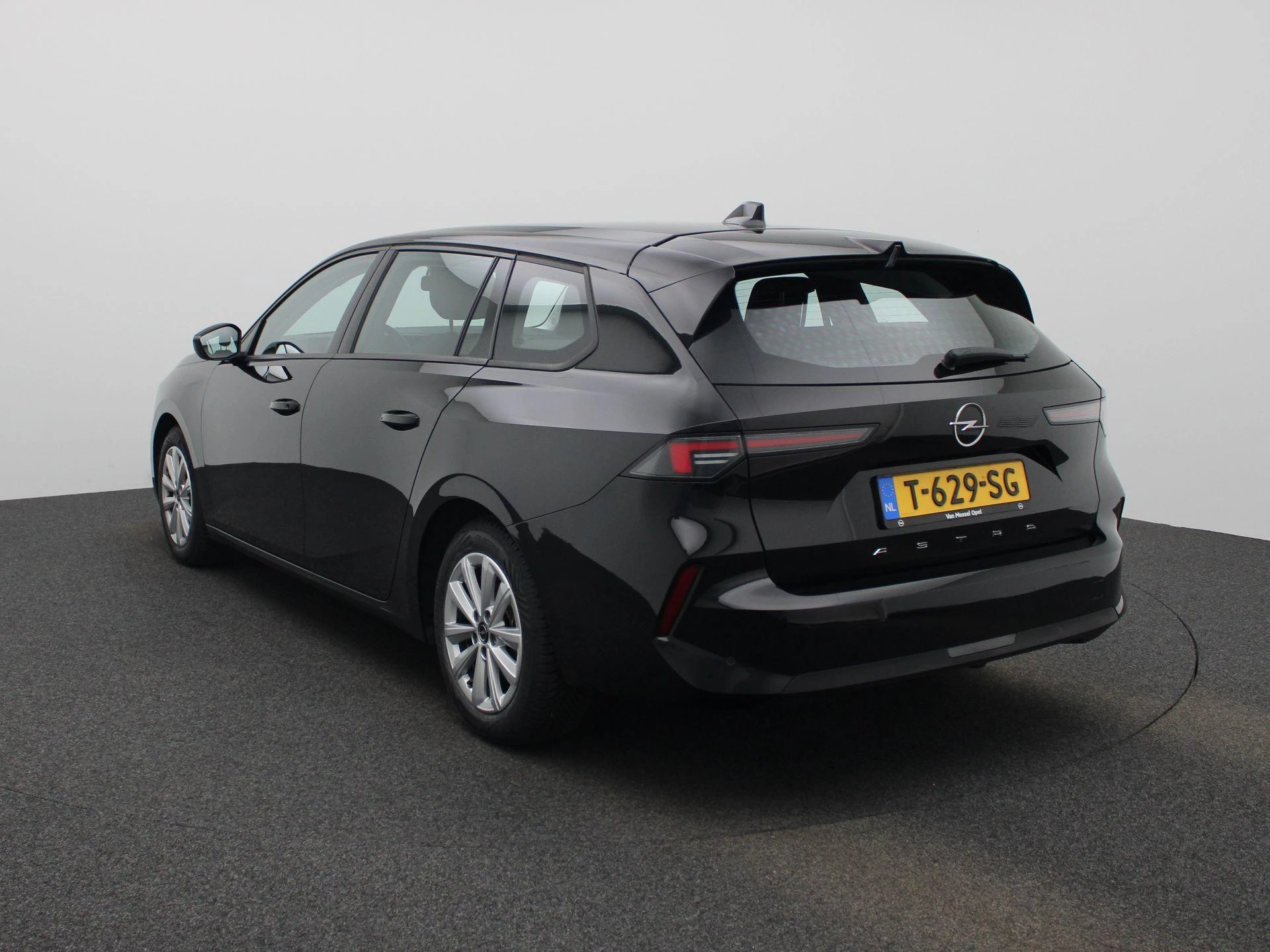 Opel-Astra-image-1