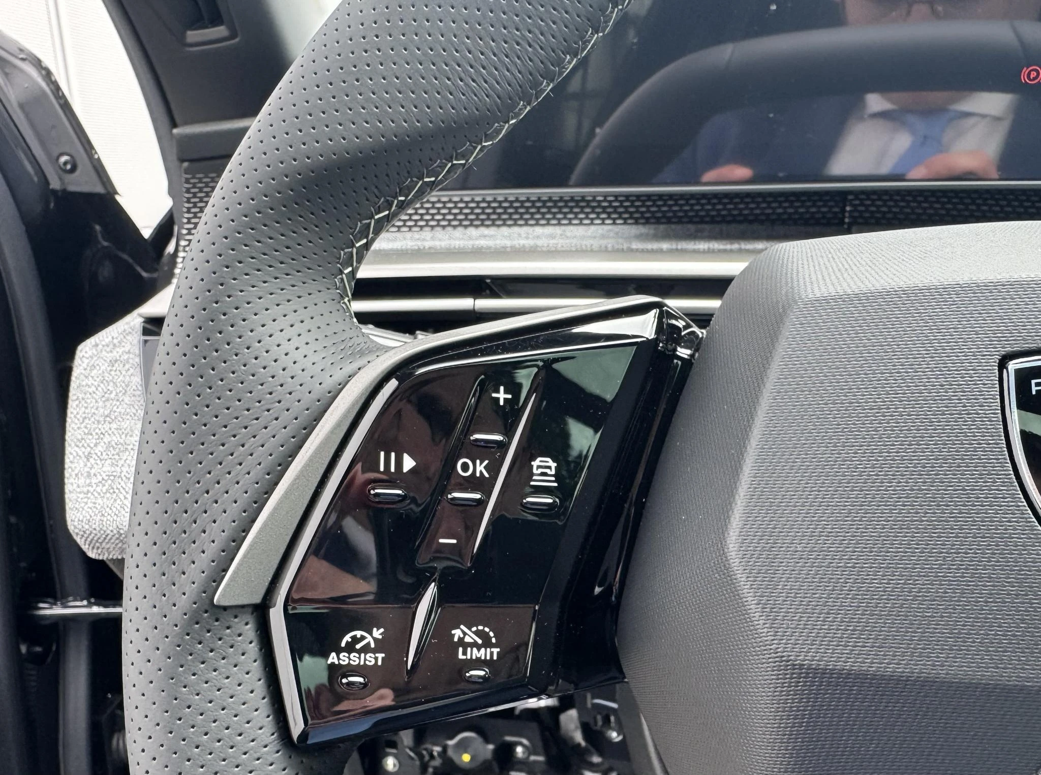 Peugeot-e-5008-image-23