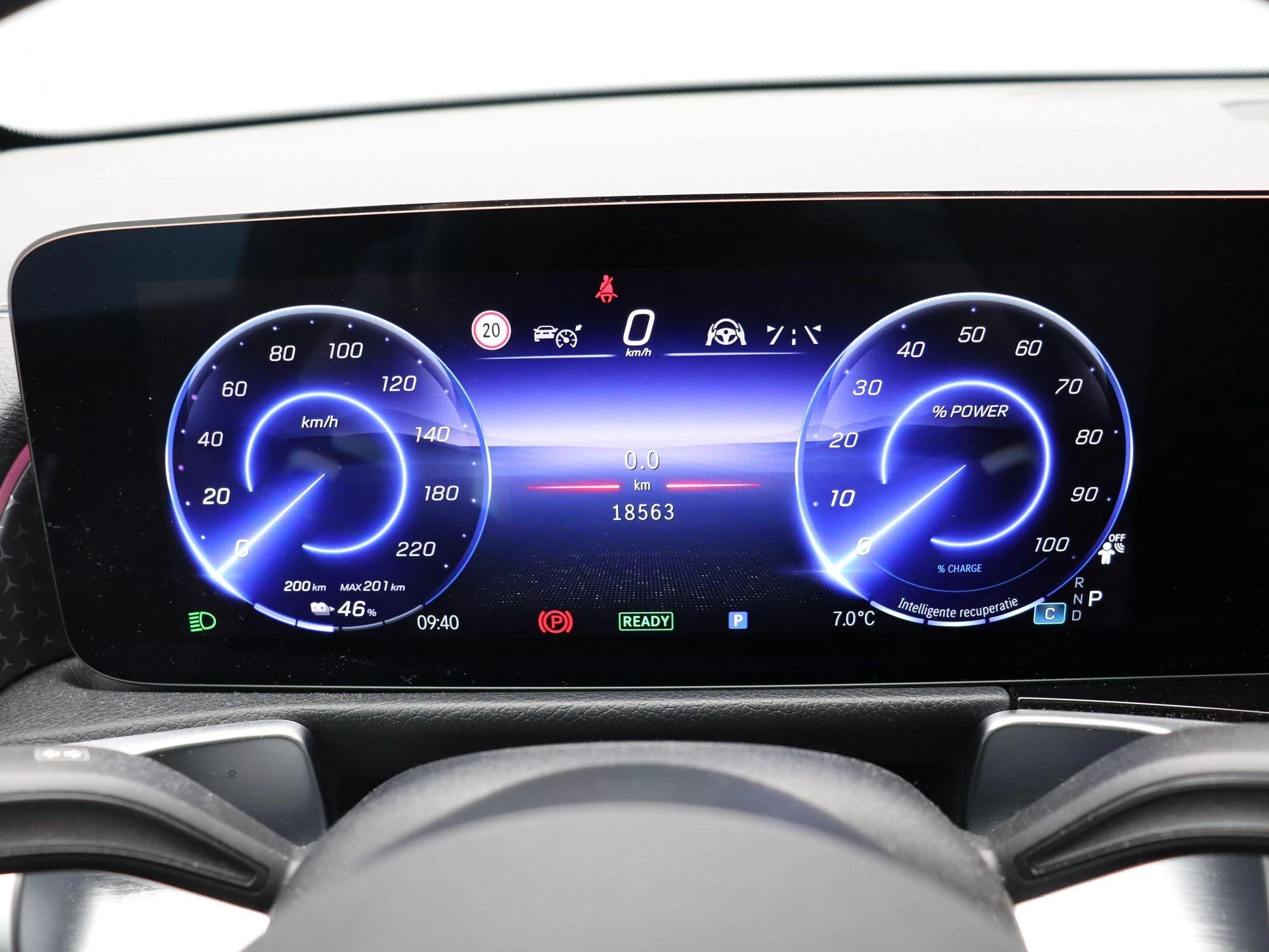 Mercedes-Benz EQB 300 Luxury Line 4Matic + CARPLAY + ELECTRIC ART ADVANCED PLUS +