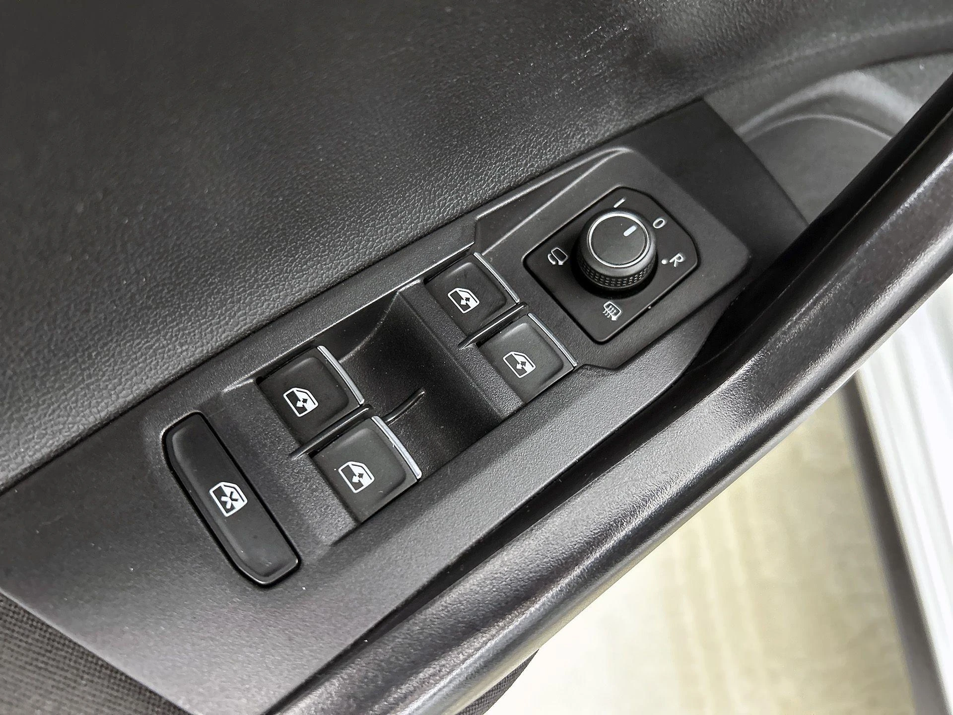 Volkswagen-Polo-image-32