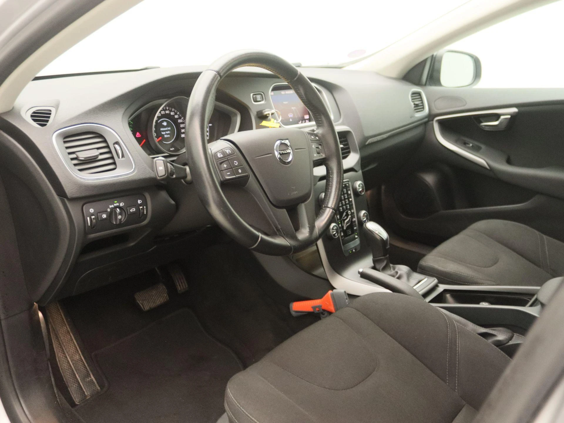 Volvo-V40-image-20