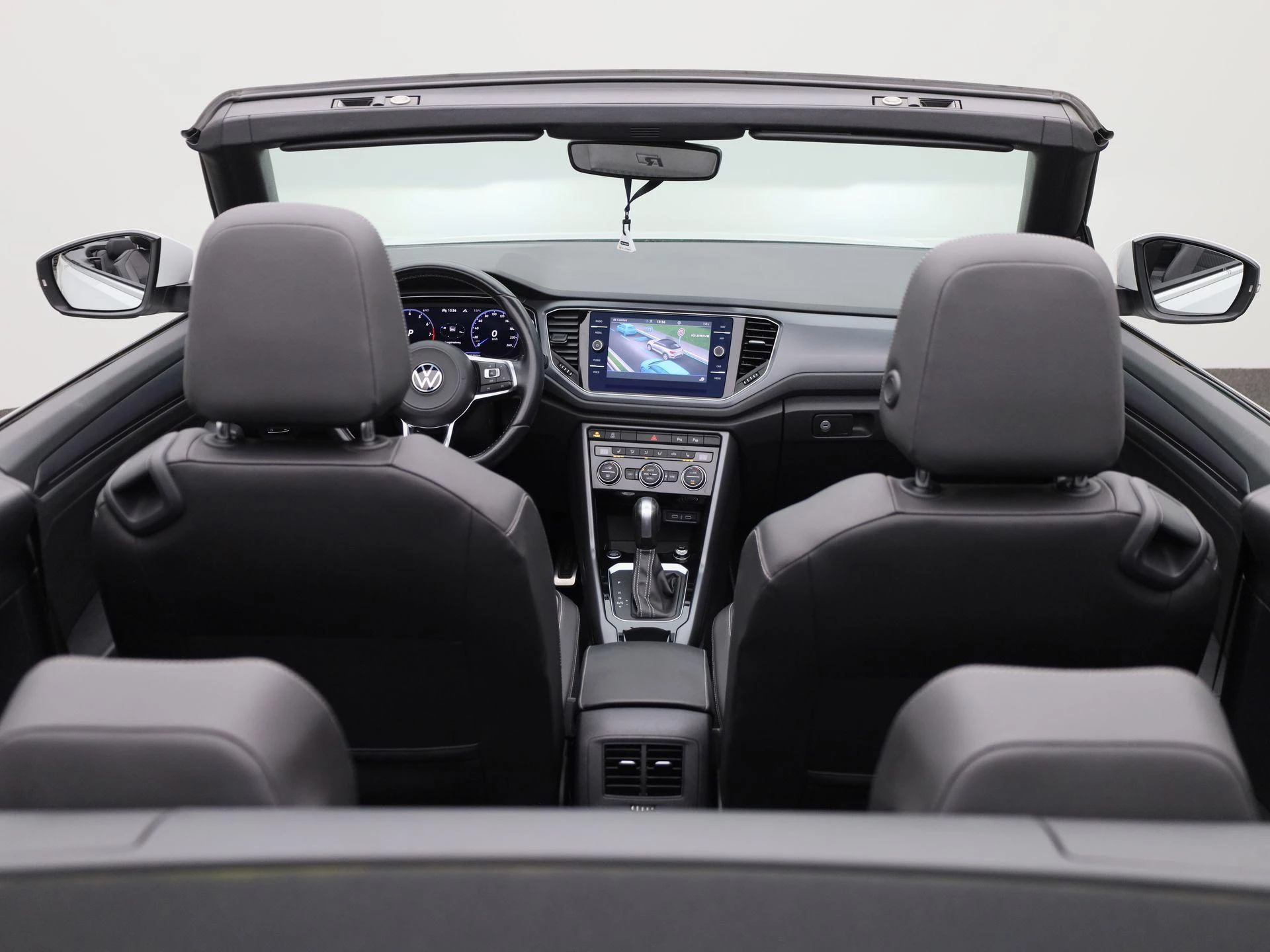 Volkswagen-T-Roc-image-41