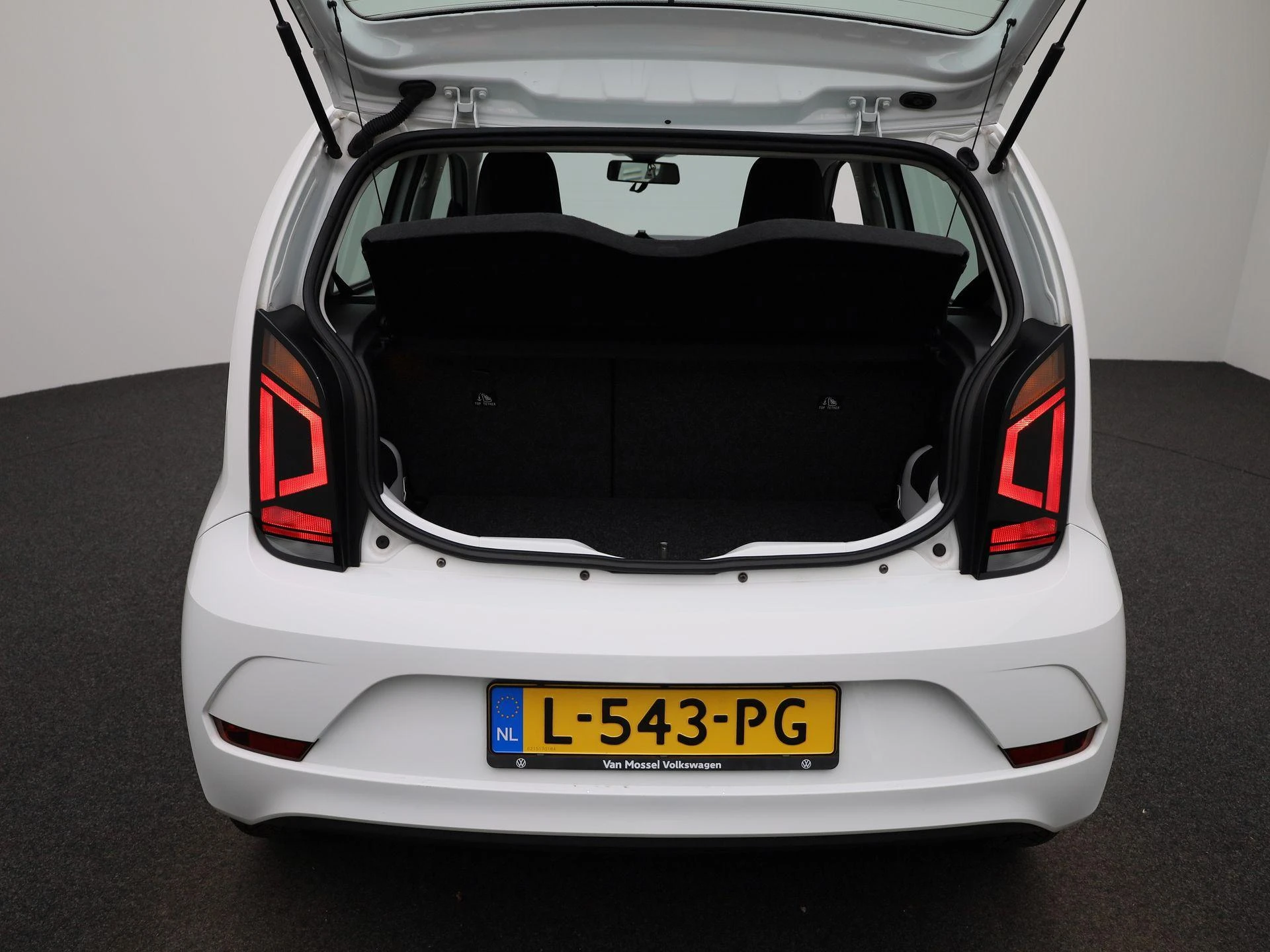 Volkswagen-up!-image-12