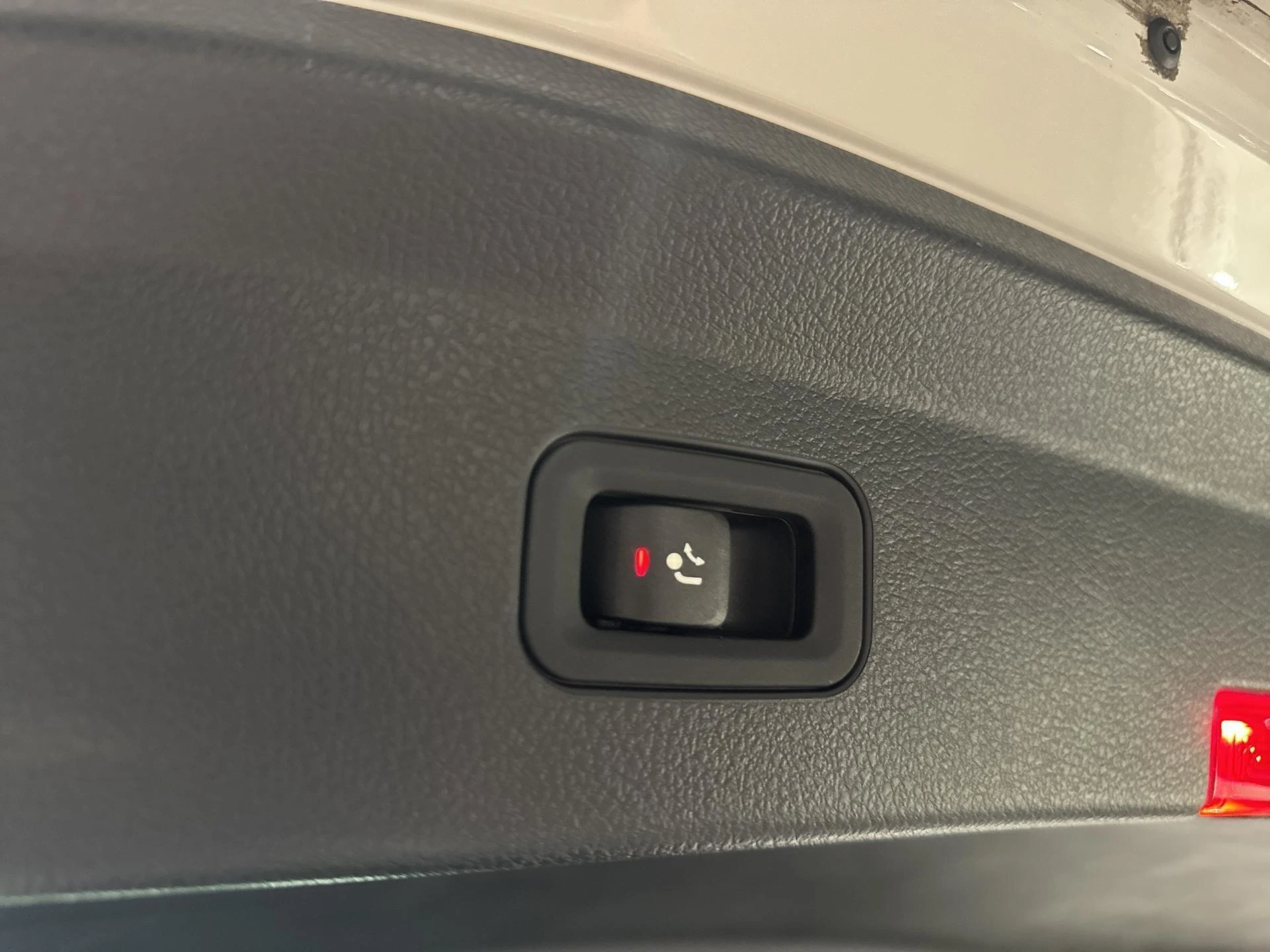 Mercedes-Benz-GLE-image-19