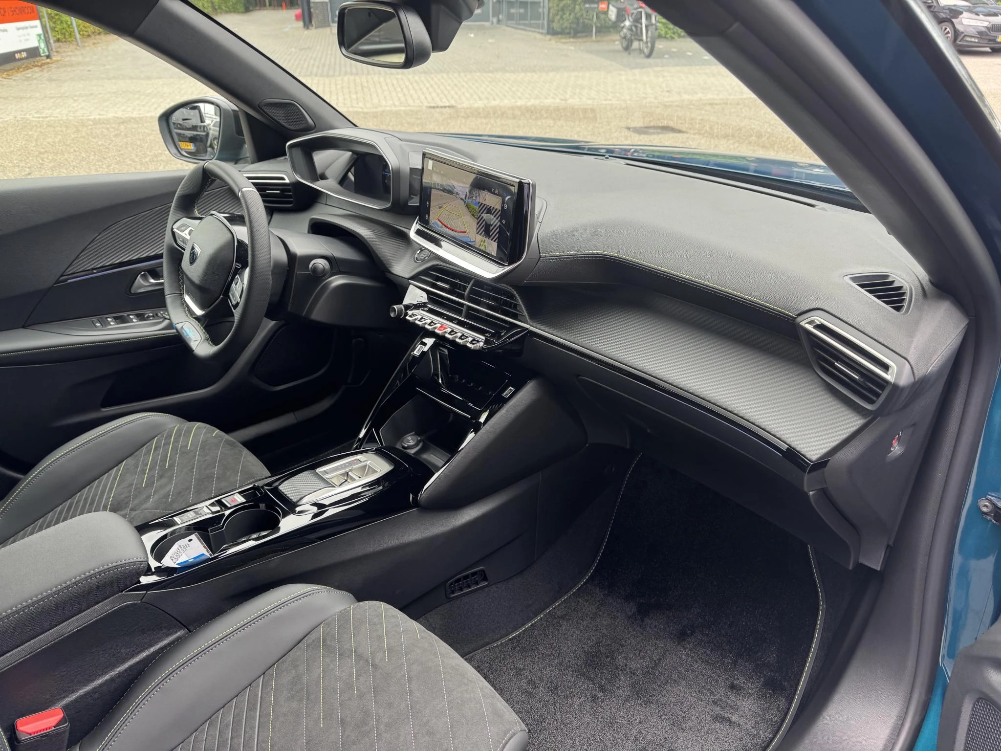 Peugeot 2008 Hybrid 145 GT
