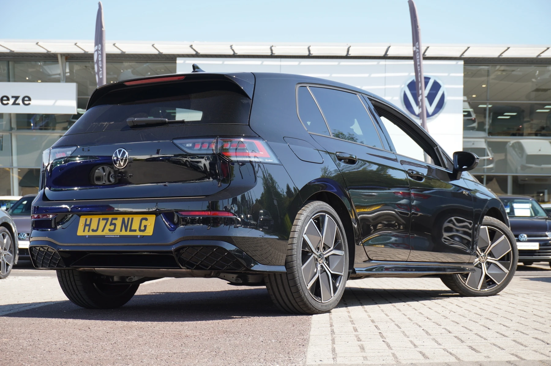 Volkswagen-Golf-image-13