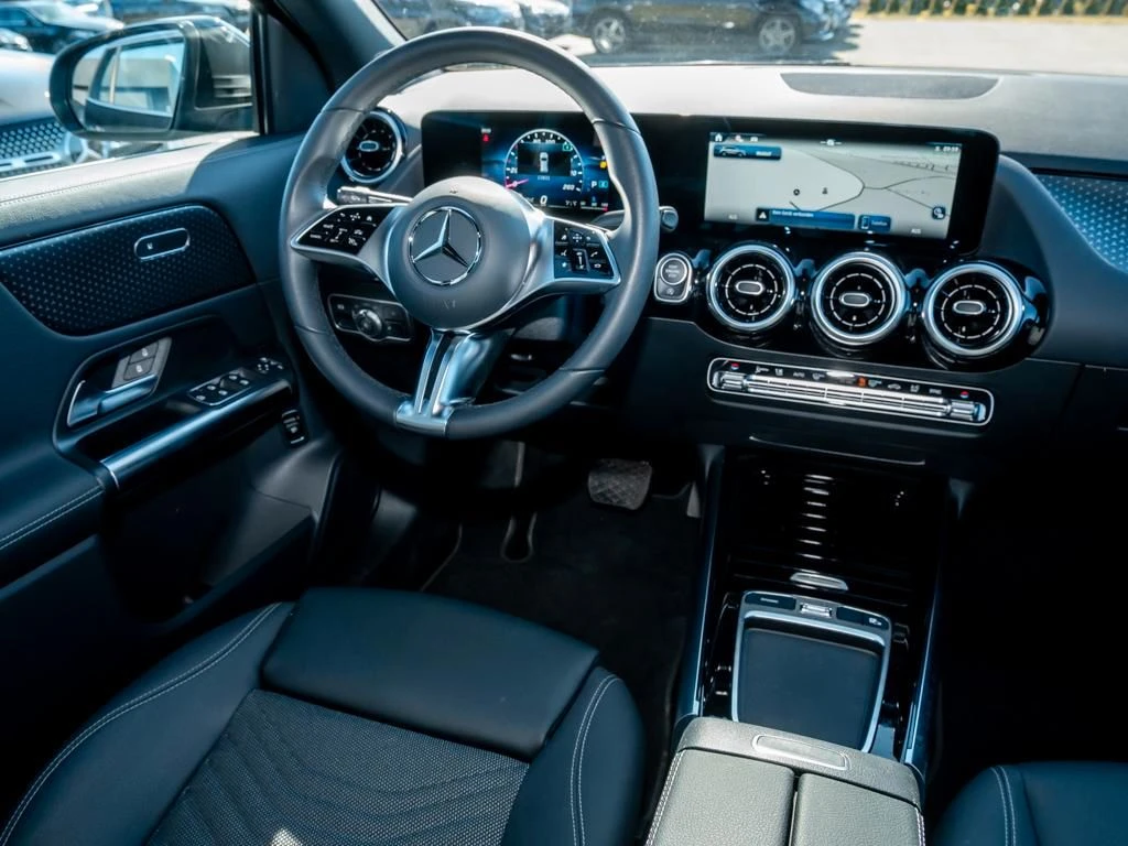 Mercedes-Benz-GLA 200 d-image-9