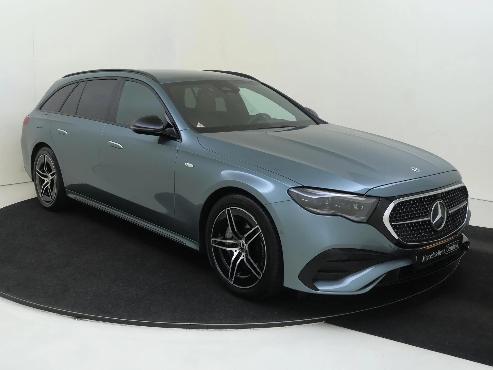 Mercedes-Benz-E-Klasse-image-1