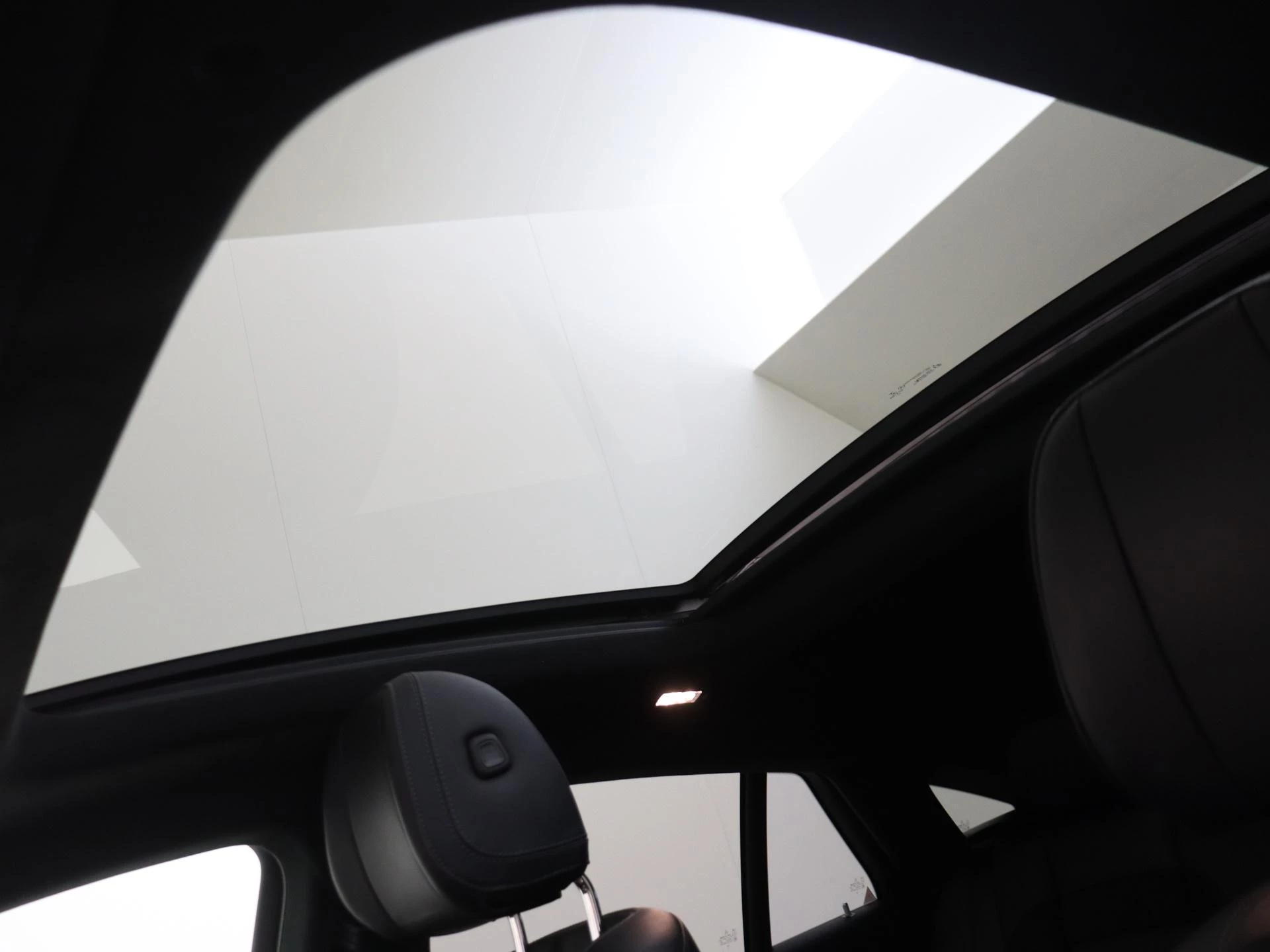 Mercedes-Benz-GLE-image-38