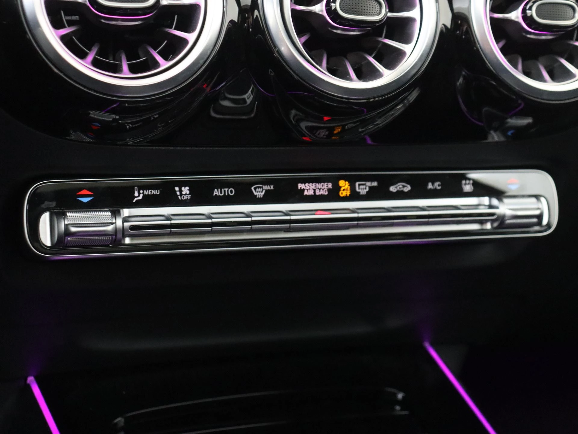 Mercedes-Benz-EQA-image-19