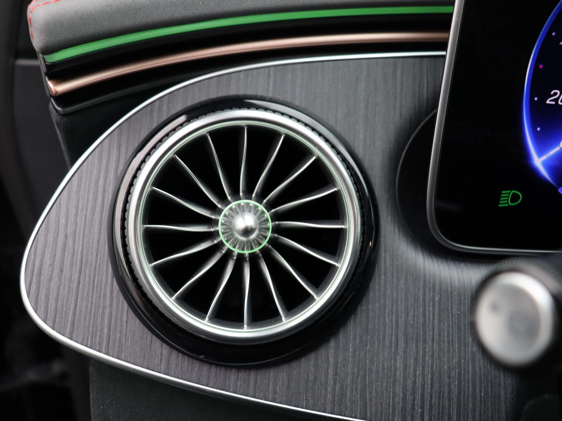 Mercedes-Benz EQE 300 AMG Line + PANORAMISCH DAK + CARPLAY + CAMERA +