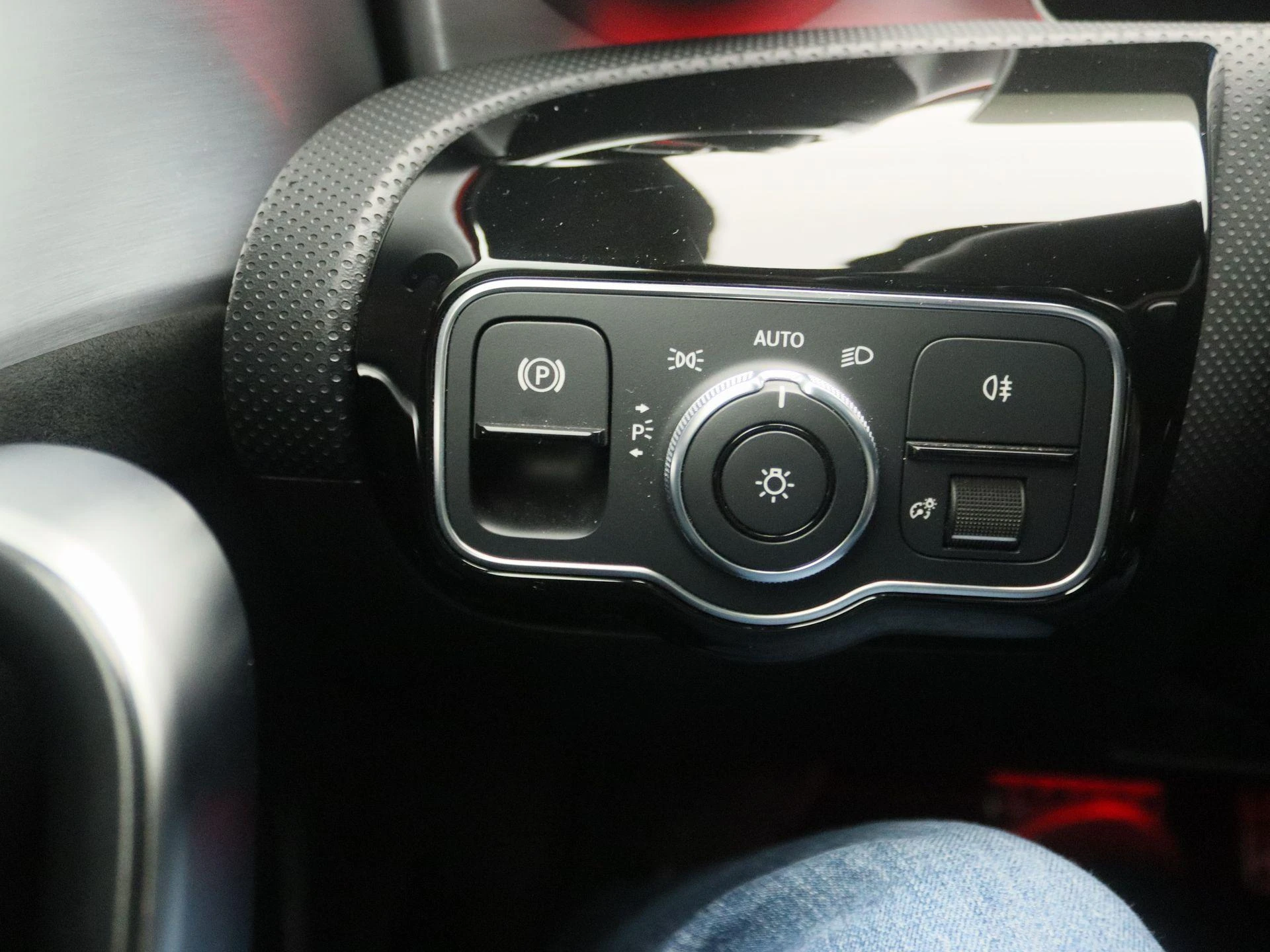 Mercedes-Benz-CLA-image-20