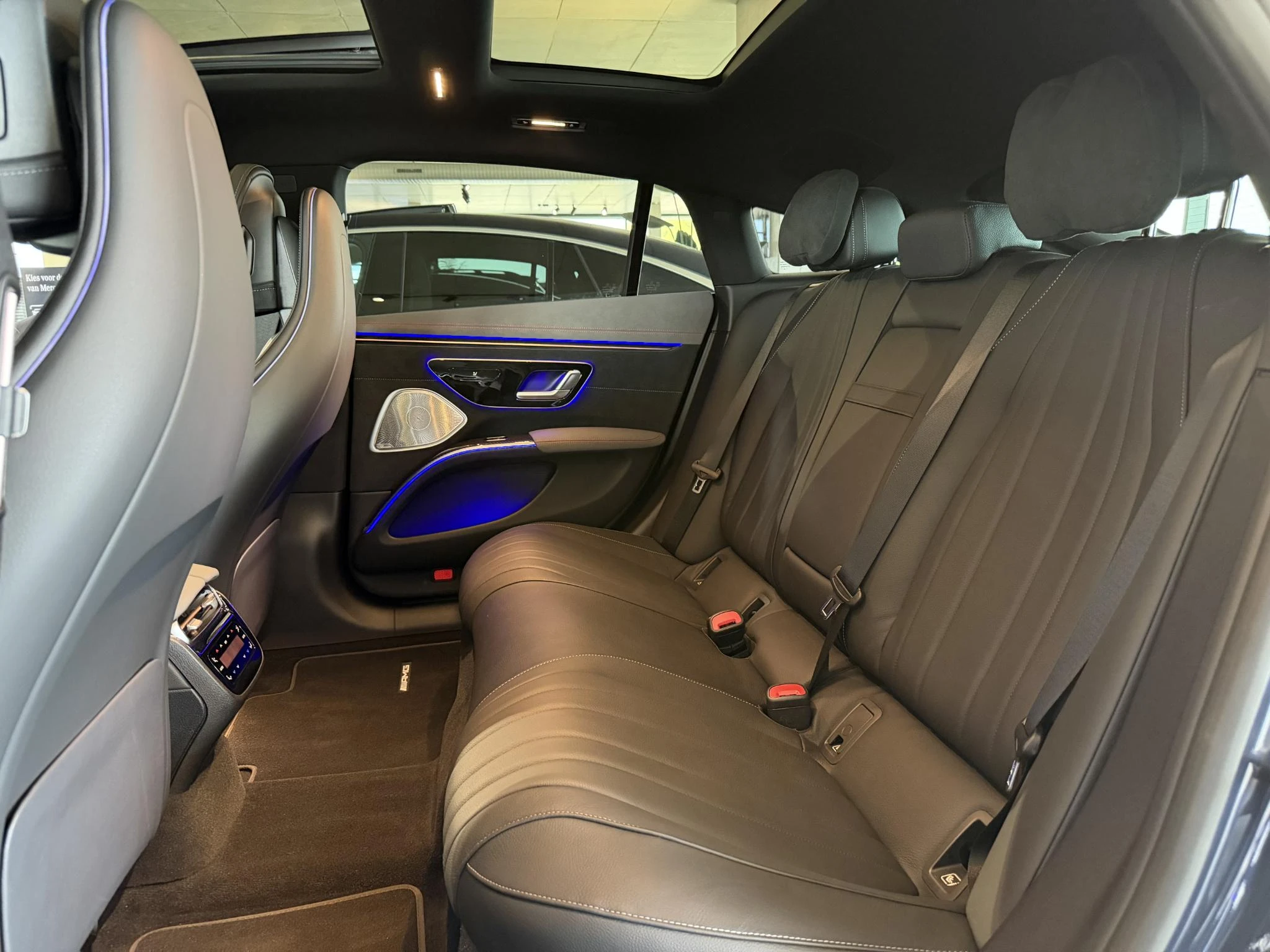 Mercedes-Benz-EQS-image-17